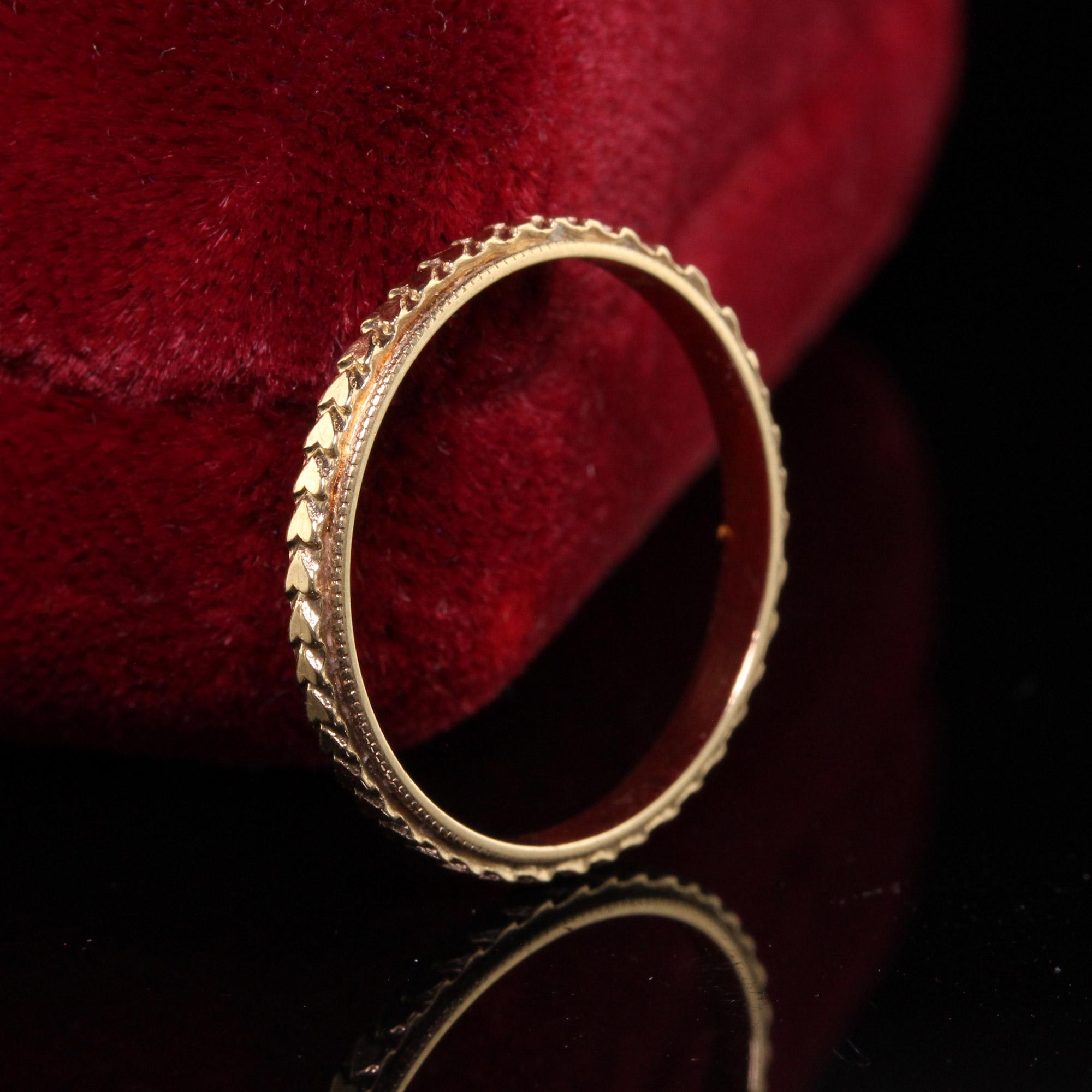 Antique Art Deco 14K Yellow Gold Heart Engraved Wedding Band In Good Condition In Great Neck, NY