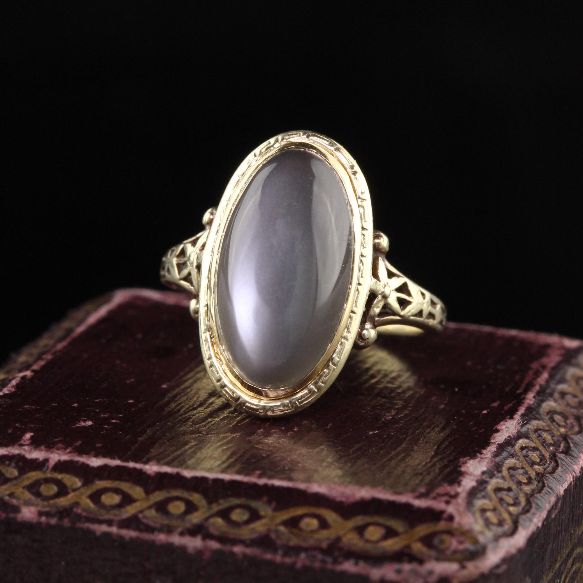 Beautiful Antique Art Deco 14K Yellow Gold Moonstone Filigree Ring. This beautiful art deco ring features an approximate 5 ct moonstone that is gray body and looks incredible. The mounting also has filigree work on the gallery.

Item #R1010

Metal: