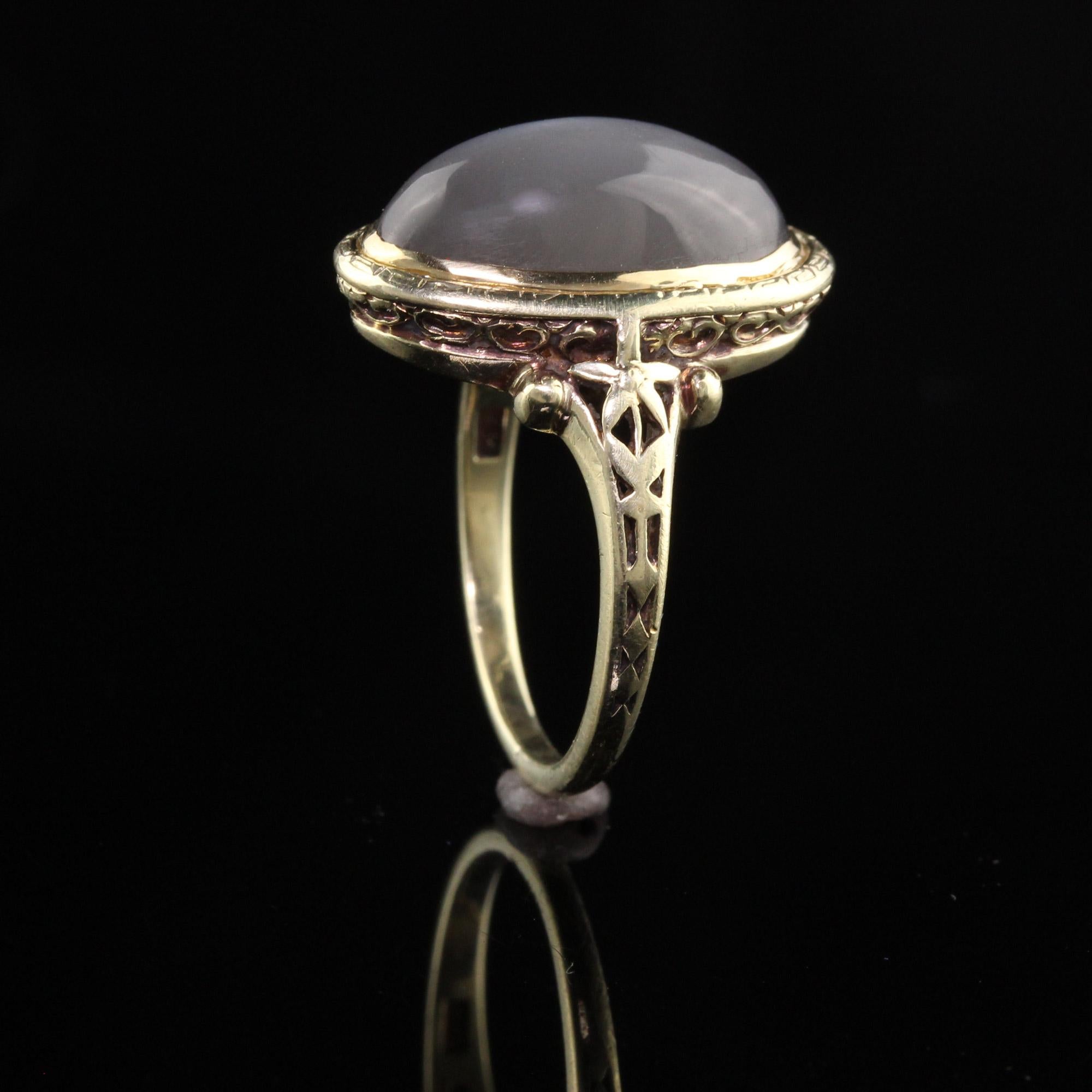 Antique Art Deco 14K Yellow Gold Moonstone Filigree Ring In Good Condition For Sale In Great Neck, NY