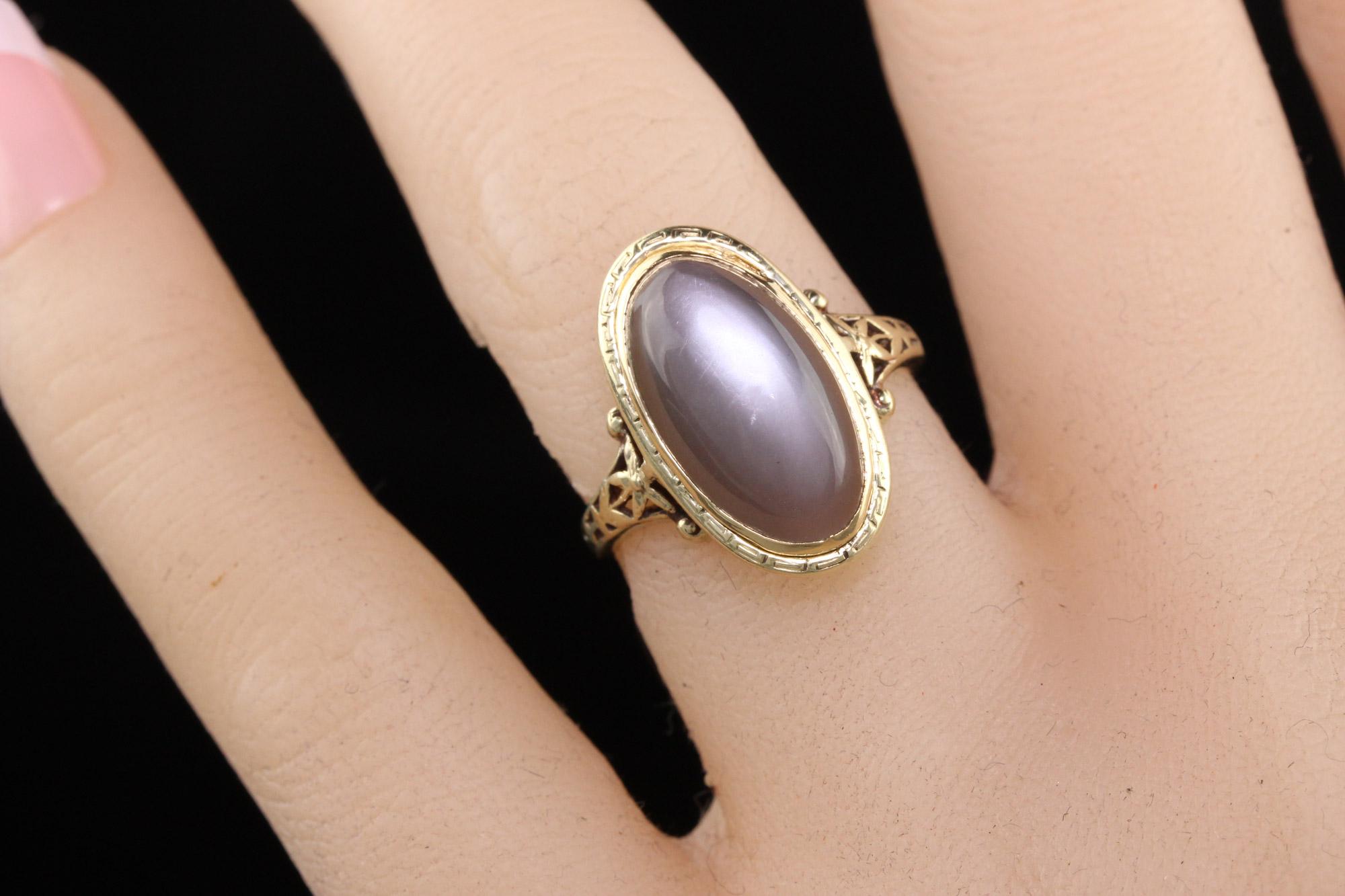 Women's Antique Art Deco 14K Yellow Gold Moonstone Filigree Ring For Sale