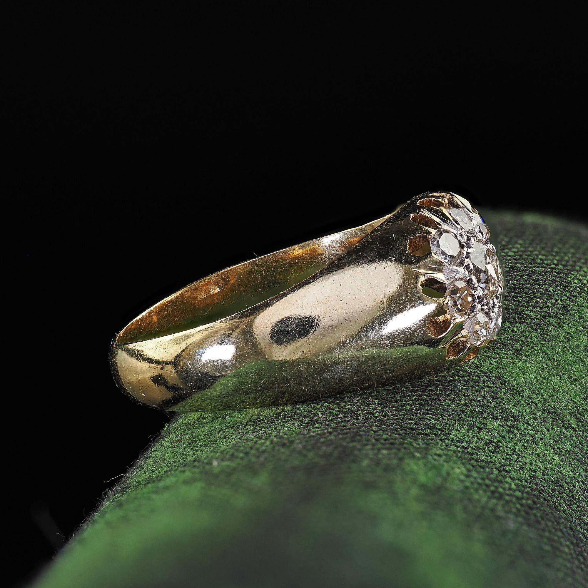 Bague de fiançailles Art déco ancienne en or jaune 14 carats avec grappe de diamants taille ancienne Bon état - En vente à Great Neck, NY