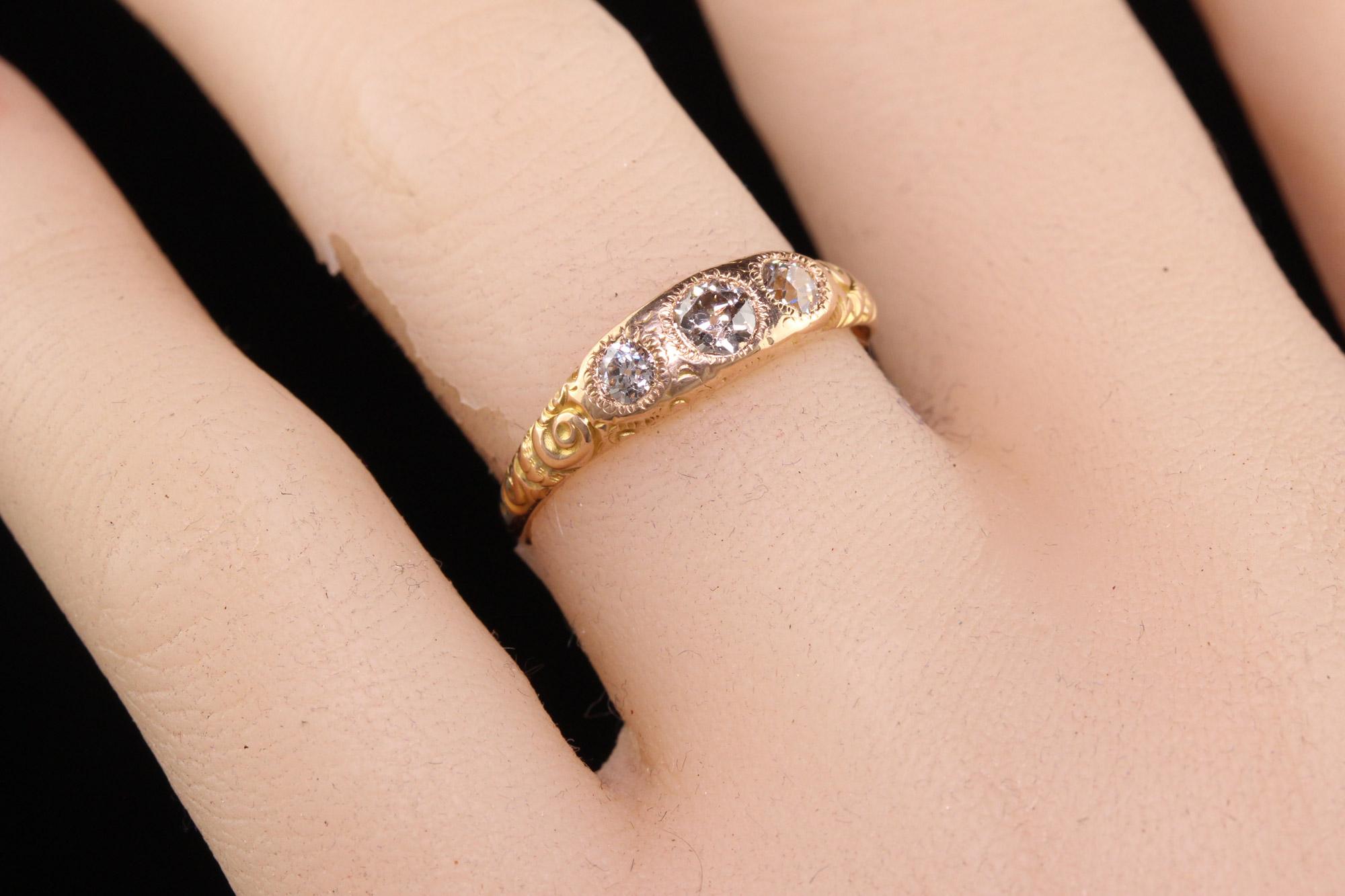 Bague tzigane ancienne en or jaune 14K avec trois pierres et des diamants vieux euros 1