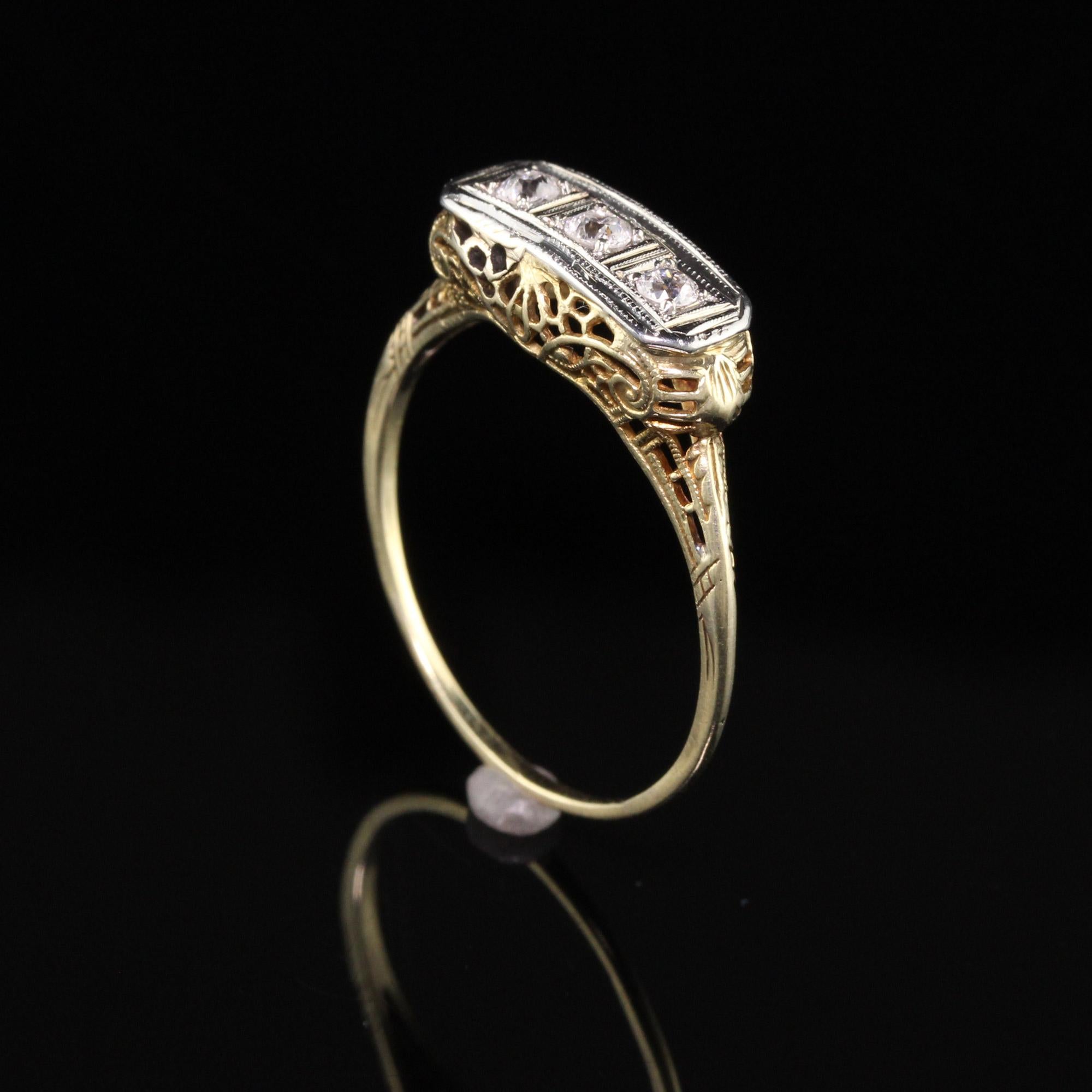 Bague Art déco ancienne en or jaune 14 carats à trois pierres et diamants taille vieille Europe Pour femmes en vente