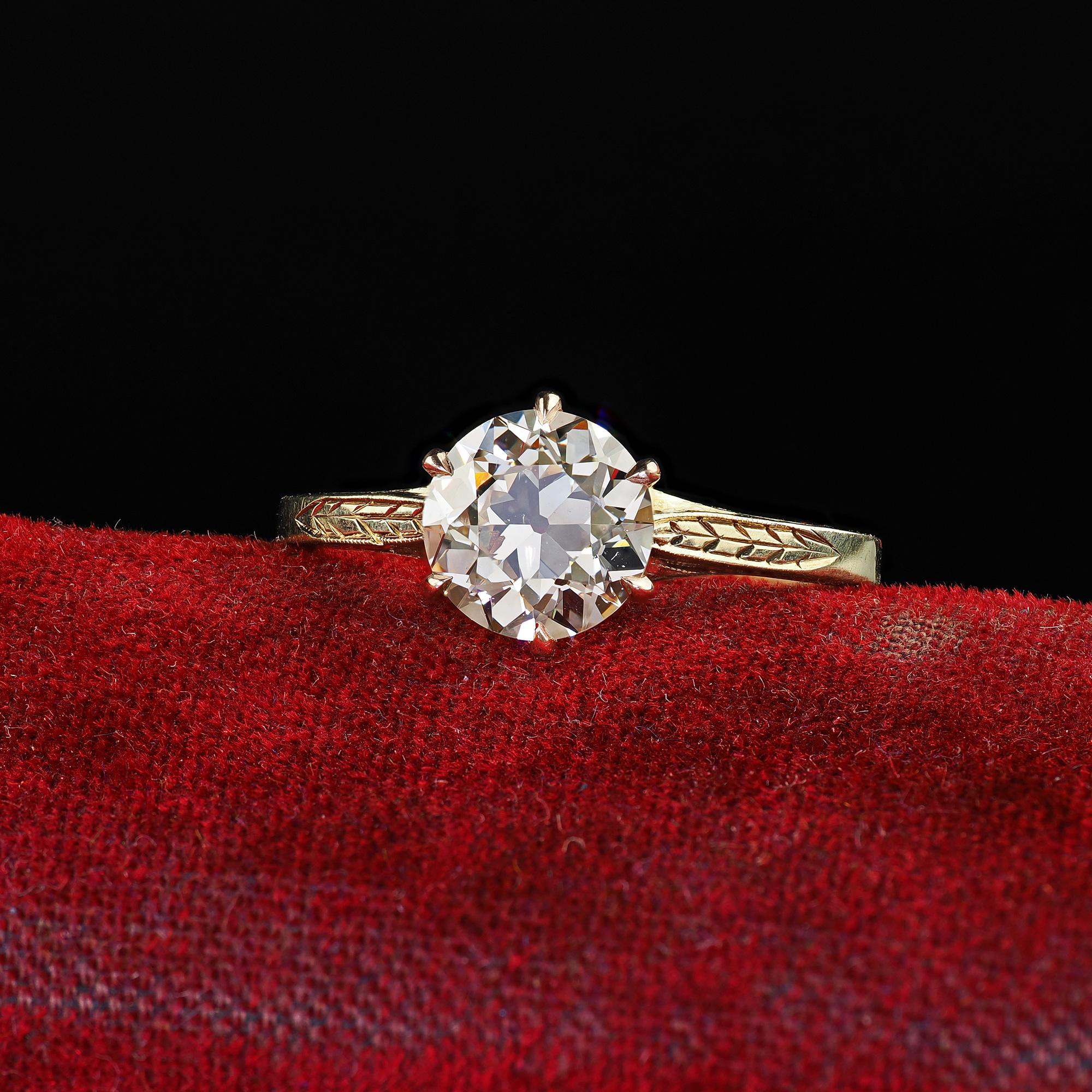 Schöne antike Art Deco 14K Gelbgold Old European Diamond Engagement Ring - GIA. Dieser erstaunliche Art Deco Verlobungsring mit eingraviertem Diamanten im alten europäischen Schliff ist aus 14k Gelbgold gefertigt. Dieser wunderschöne Ring ist mit