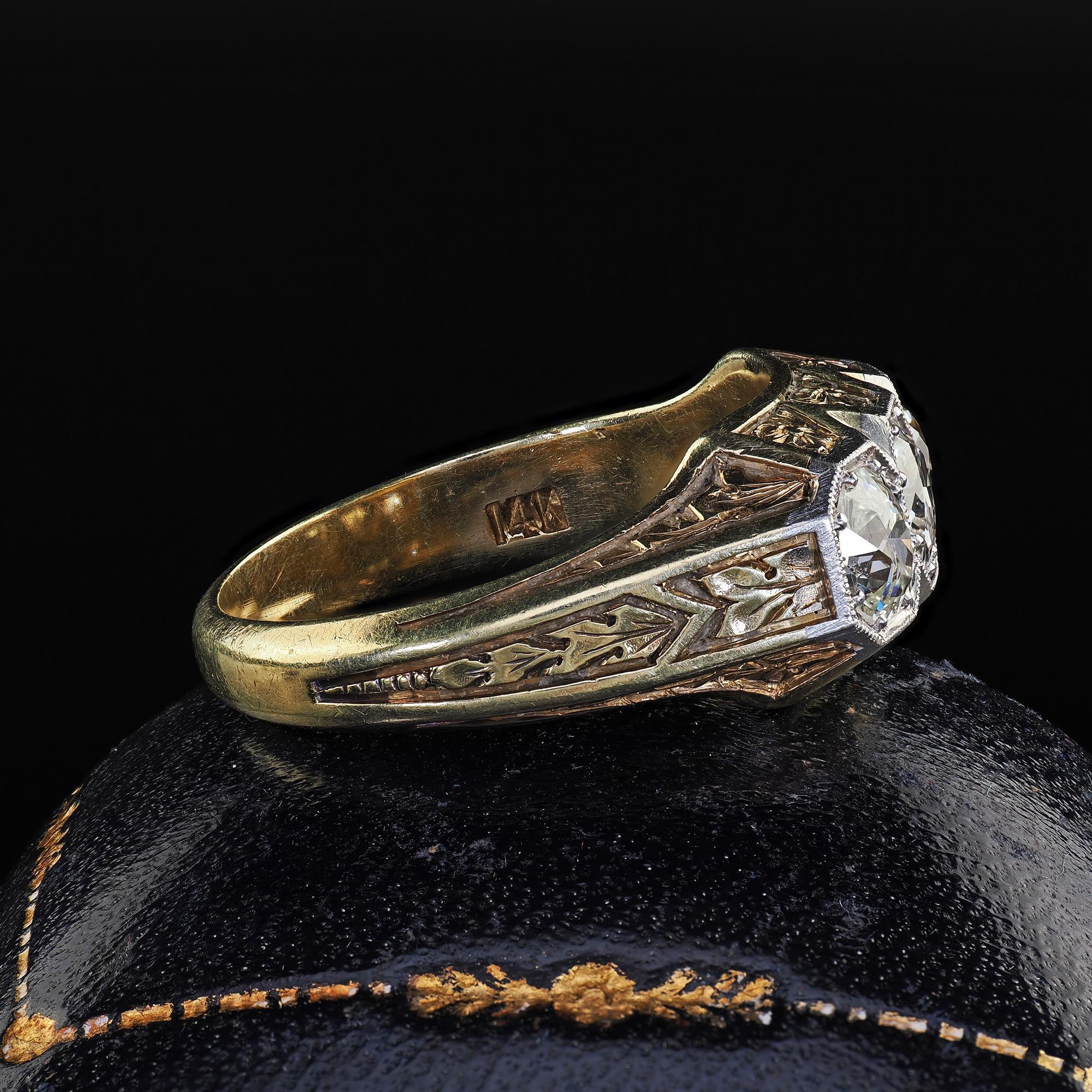 Taglio antico europeo Anello antico Art Deco in oro giallo 14K con diamante europeo inciso a tre pietre in vendita