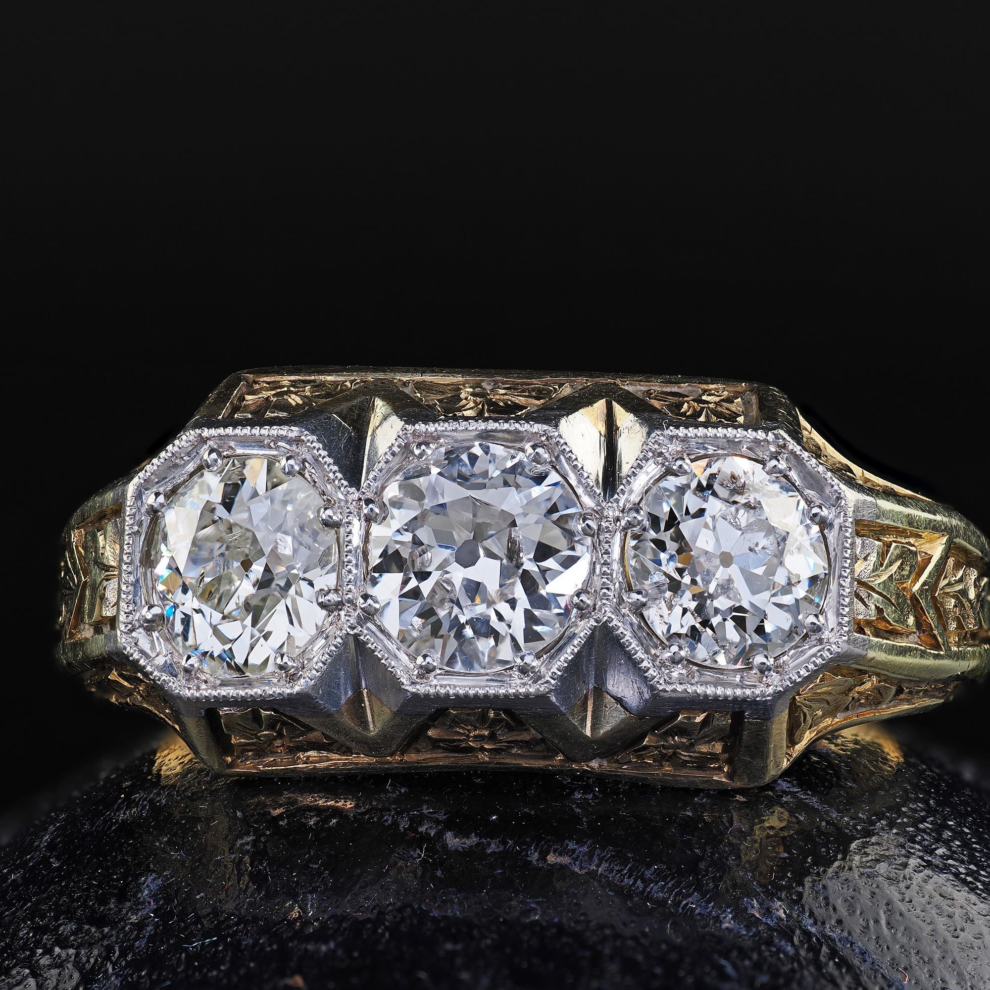 Donna Anello antico Art Deco in oro giallo 14K con diamante europeo inciso a tre pietre in vendita
