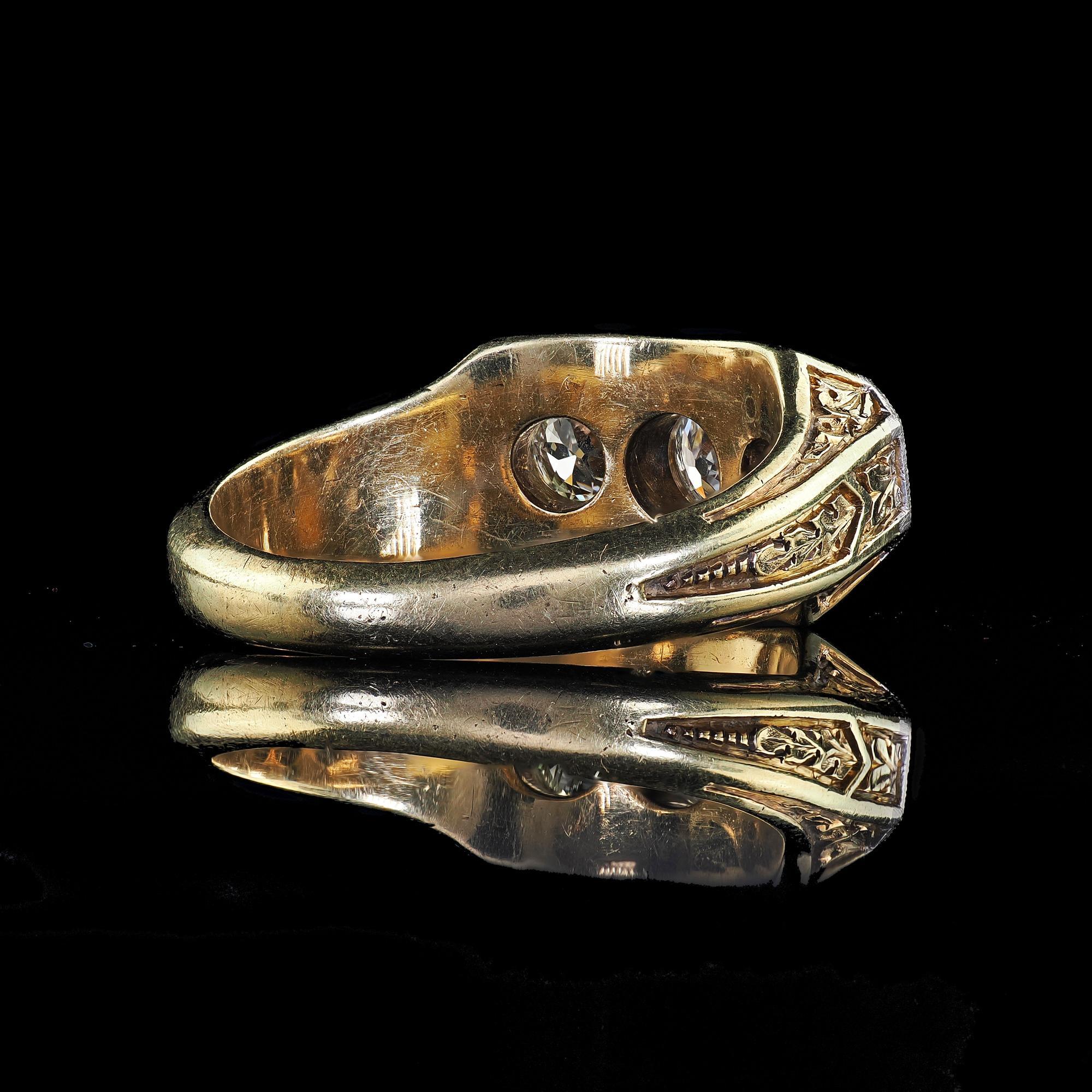 Anello antico Art Deco in oro giallo 14K con diamante europeo inciso a tre pietre in vendita 2