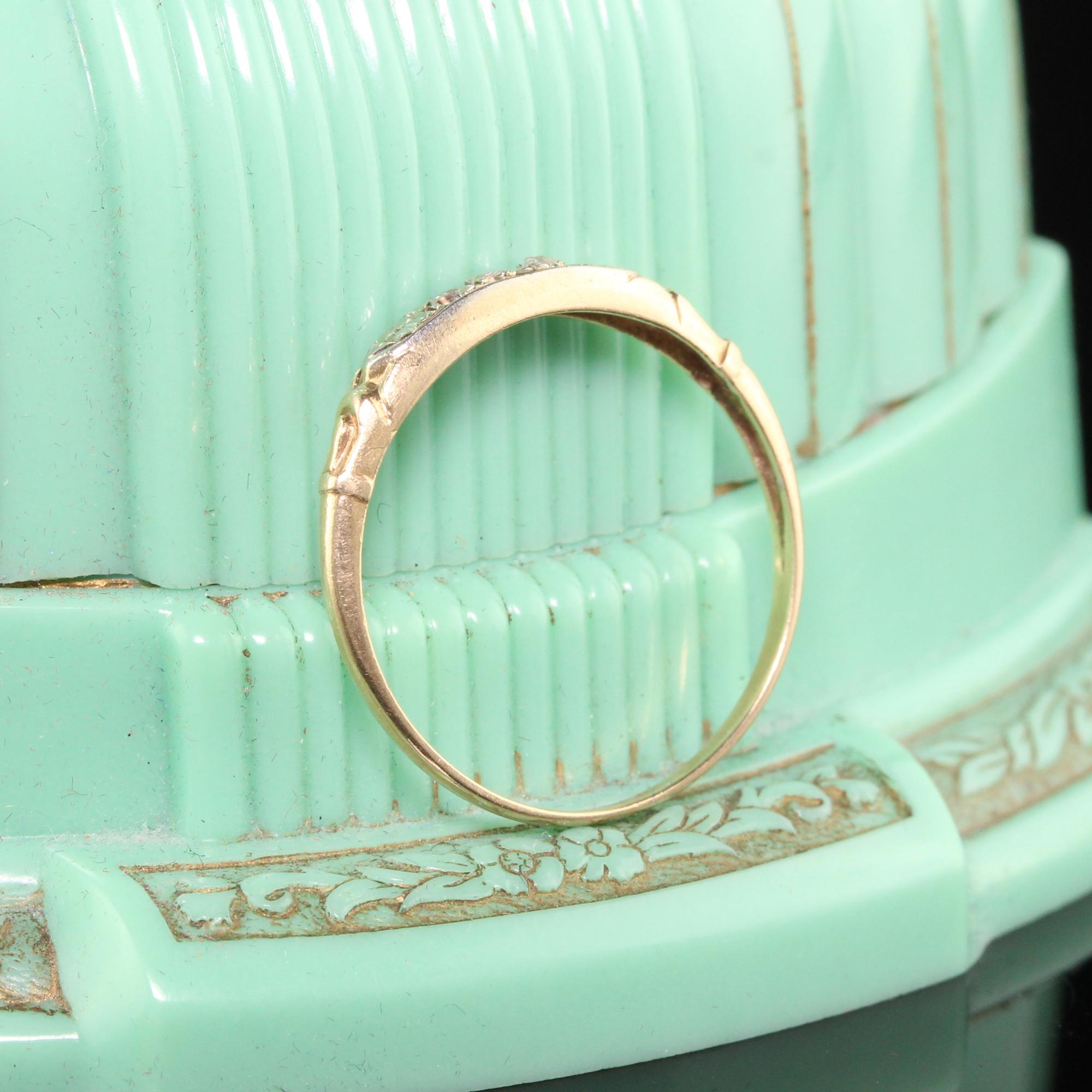 Schöne antike Art Deco 14K Gelbgold Rose Cut Diamond Hochzeit Band - Größe 6 1/4. Dieser klassische Ehering verfügt über 3 Rosenschliff Diamanten in schönen Gelbgold Band aus der Zeit des Art Deco gesetzt.

Artikel #R0891

Metall: 14K