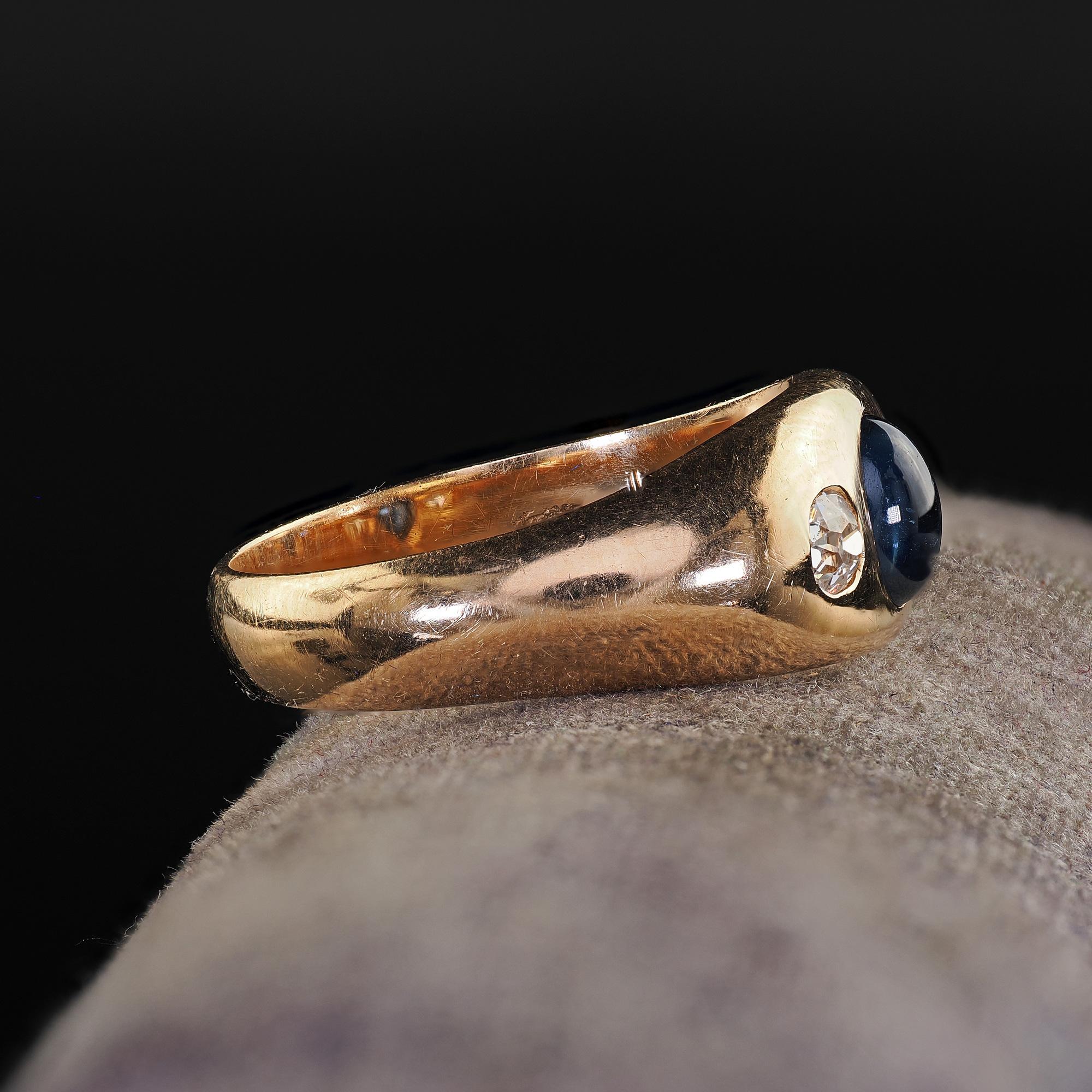 Antique Art Deco 14K Yellow Gold Sapphire and Diamond Three Stone Ring In Good Condition For Sale In Great Neck, NY