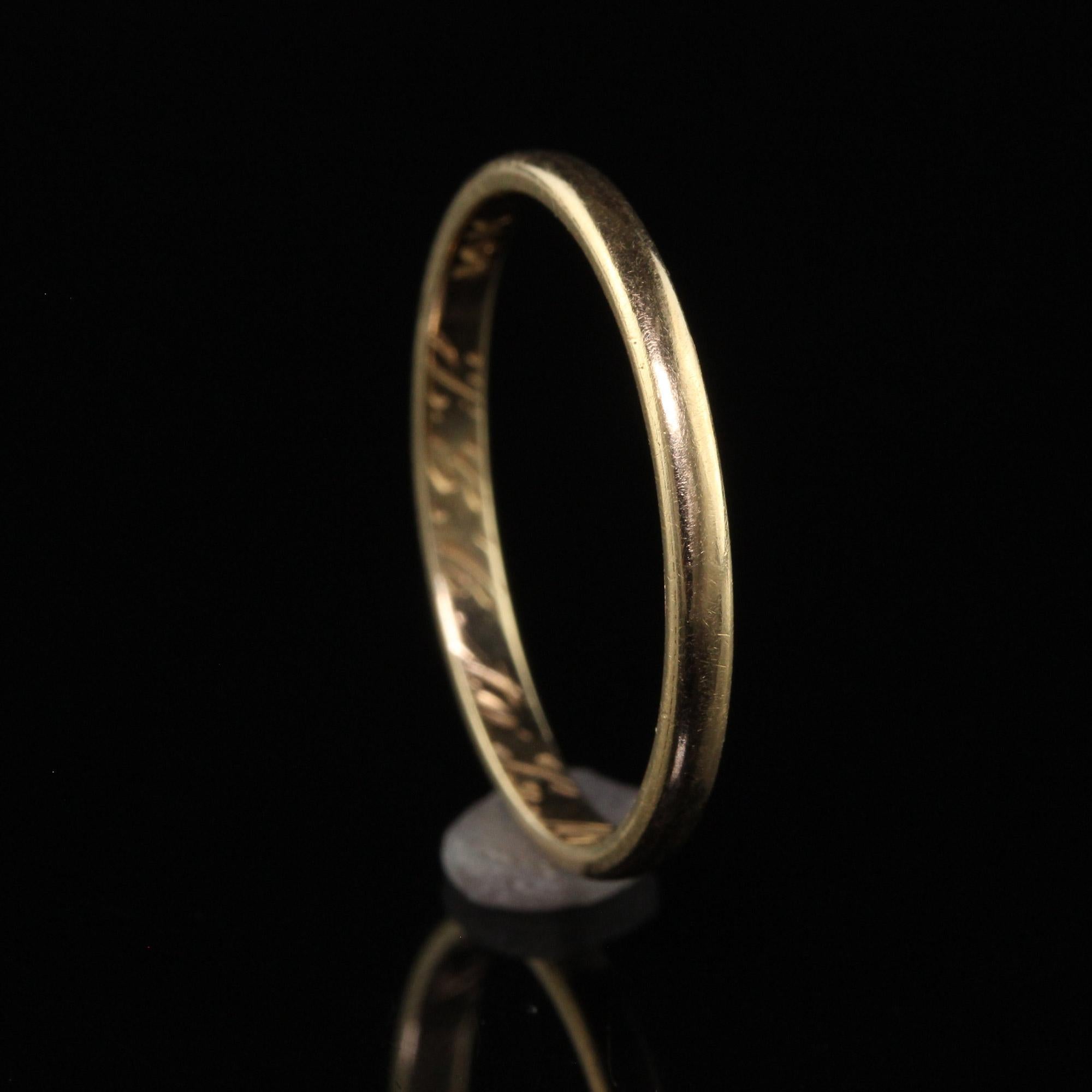 Antique Art Deco 14K Yellow Gold Thin Classic Engraved Wedding Band - Size 7 For Sale 3