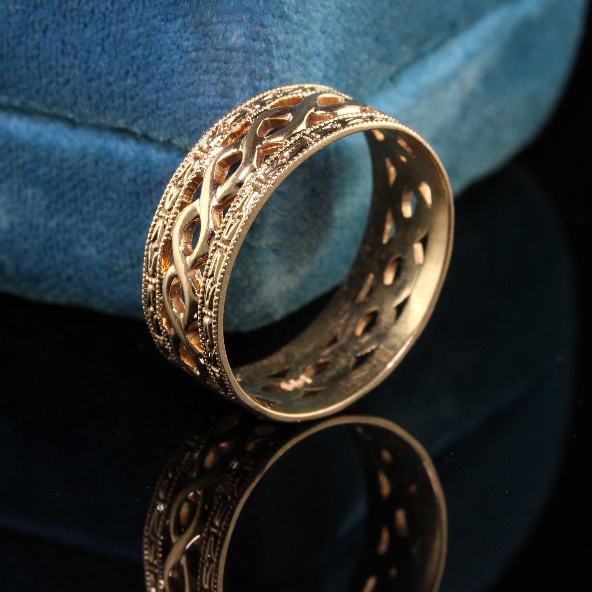 Beautiful Antique Art Deco 14K Yellow Gold Twist Openwork Band - Size 6.75. This beautiful band is in good condition and has clear deep engravings and milgraining going around the ring.

Item #R0854

Metal: 14K Yellow Gold

Weight: 3 Grams

Ring