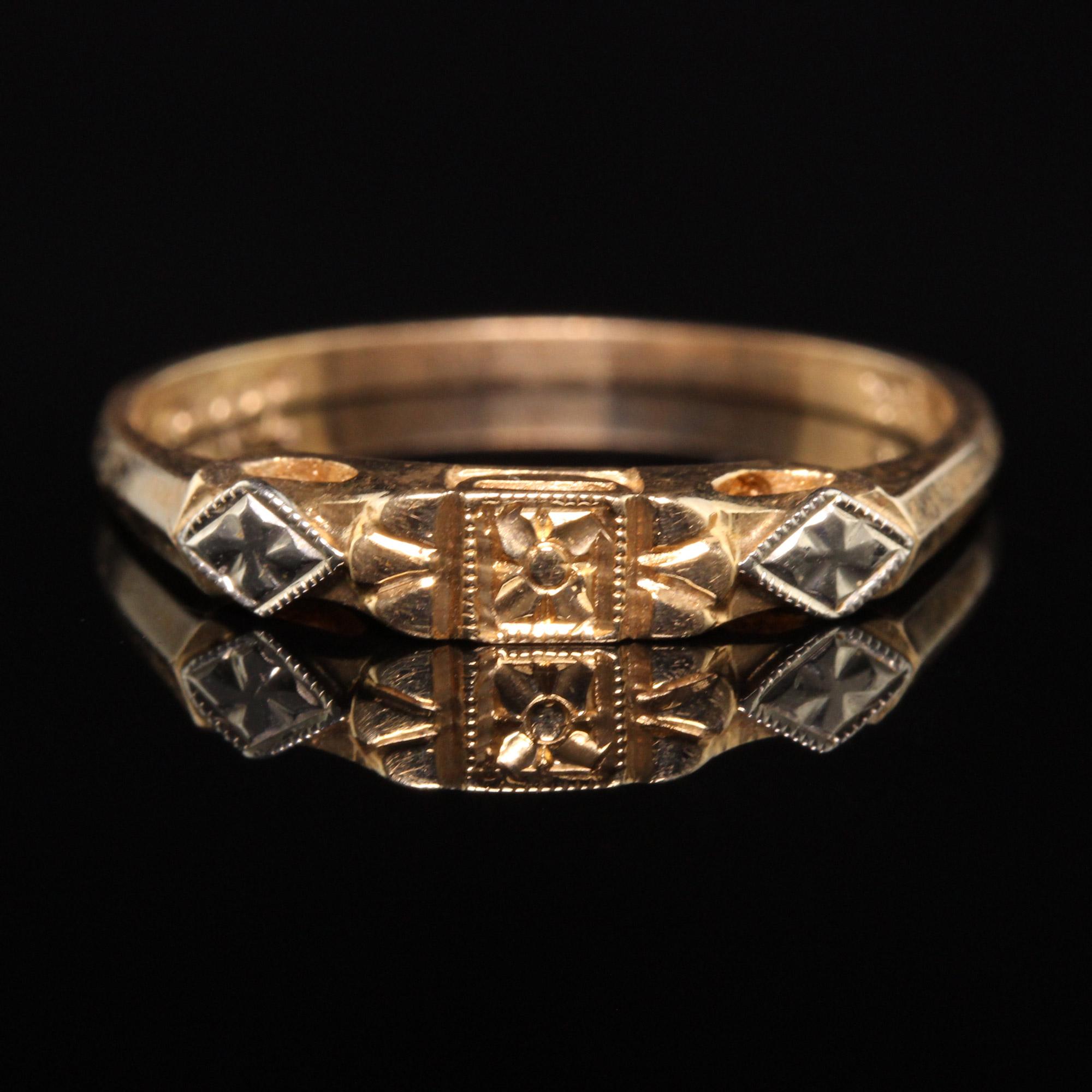 Antique Art Deco 14K Yellow Gold Two Tone Wedding Band In Excellent Condition In Great Neck, NY