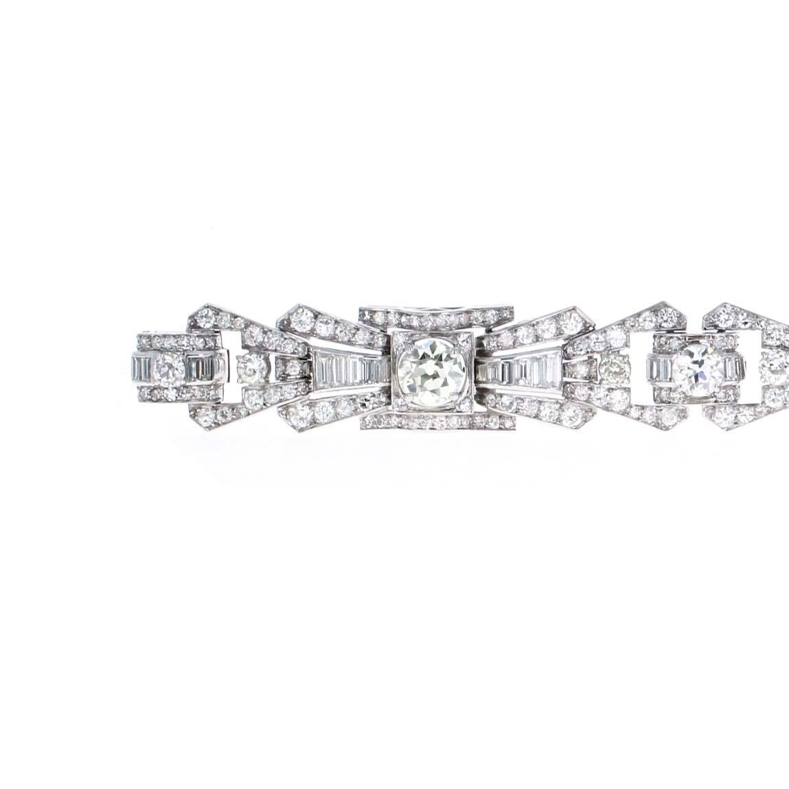 Antikes Art-Déco-Armband aus Platin mit 15,00 Karat Diamanten im Art déco-Stil Damen im Angebot
