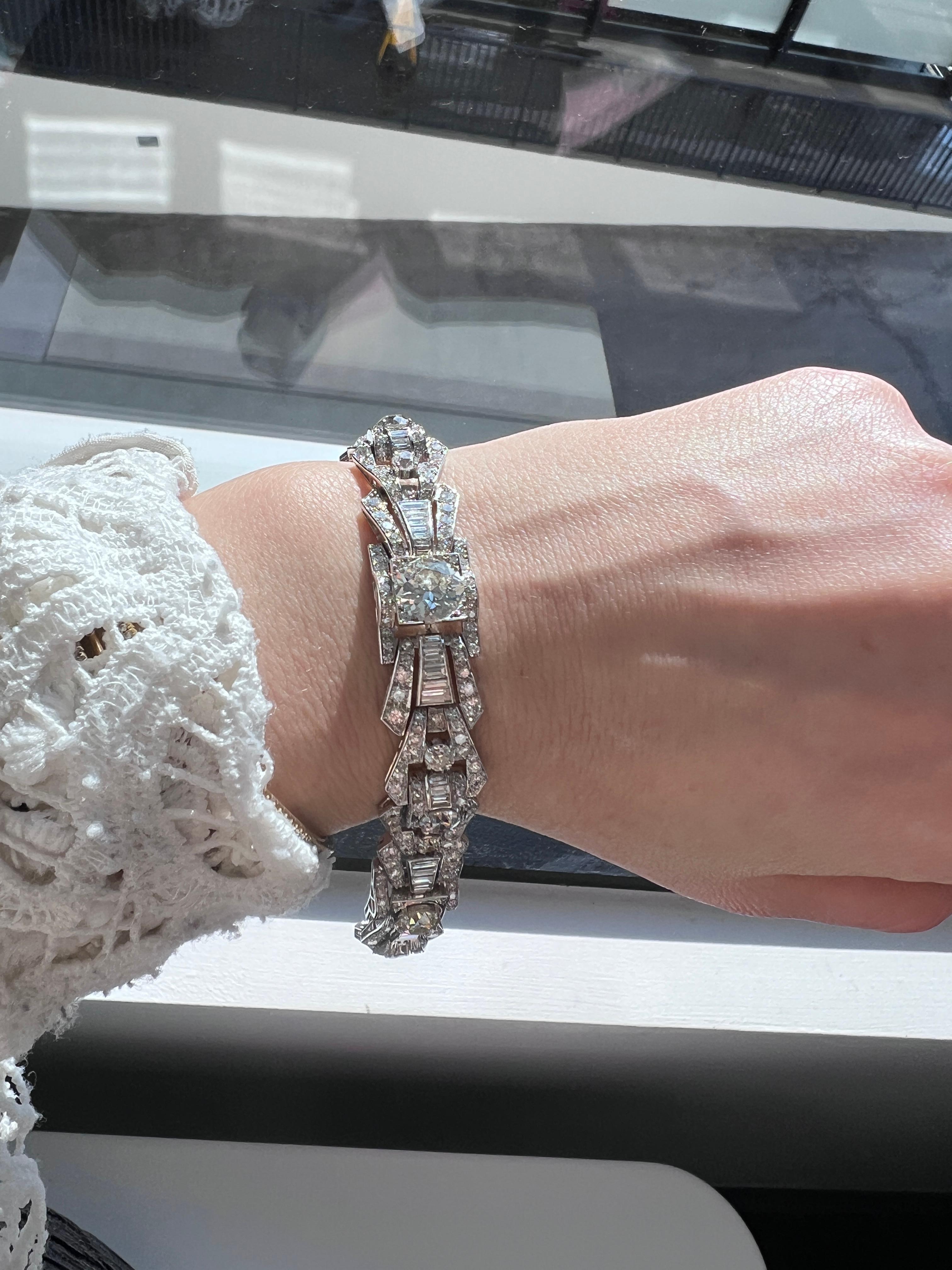 Antikes Art-Déco-Armband aus Platin mit 15,00 Karat Diamanten im Art déco-Stil im Angebot 1