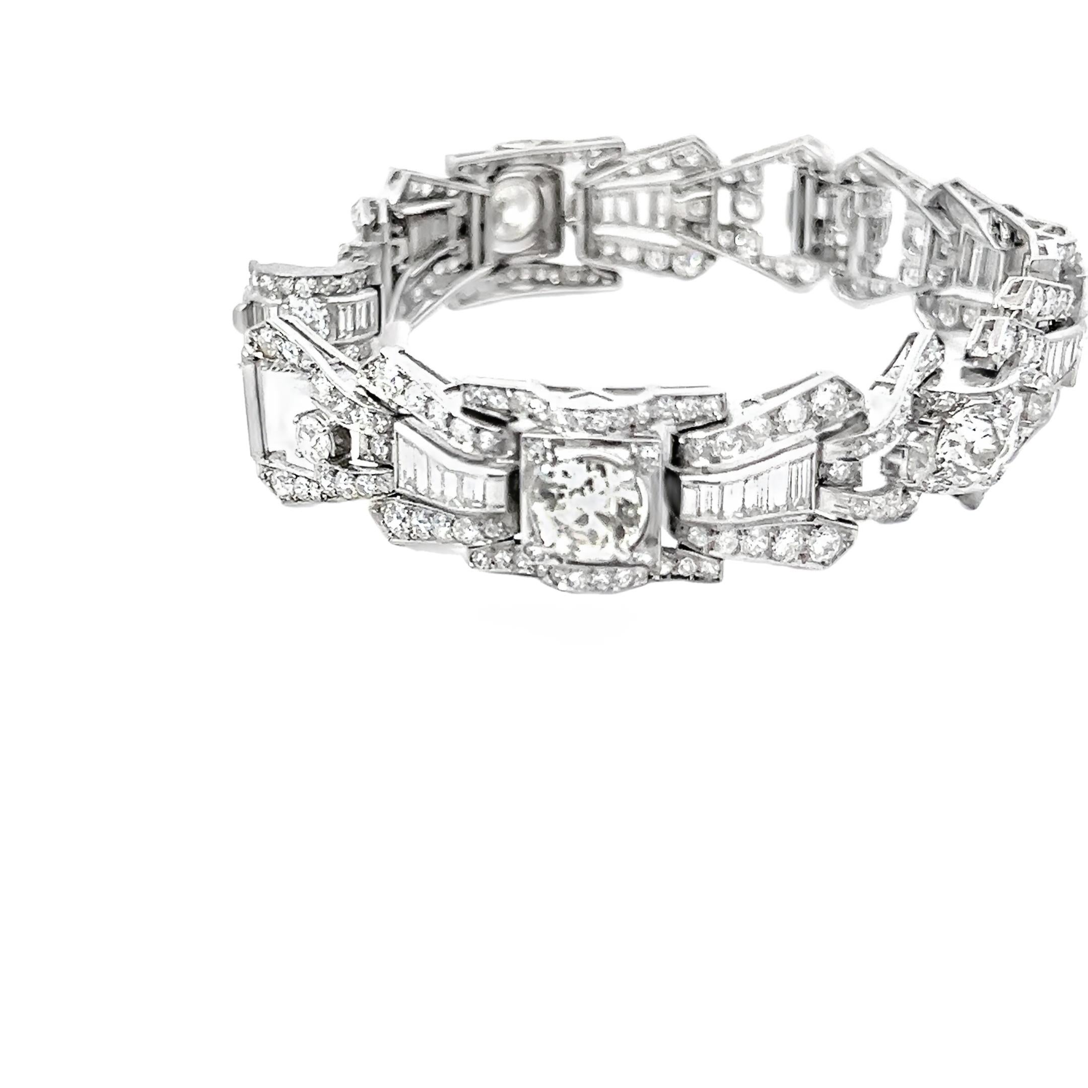 Antikes Art-Déco-Armband aus Platin mit 15,00 Karat Diamanten im Art déco-Stil im Angebot 3