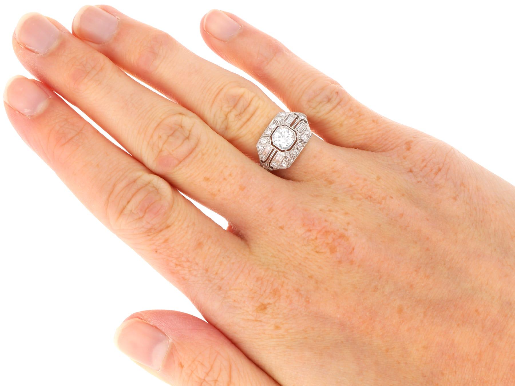 Bague ancienne Art Déco 1,53 carat diamant et or blanc 18k Circa 1920 en vente 1