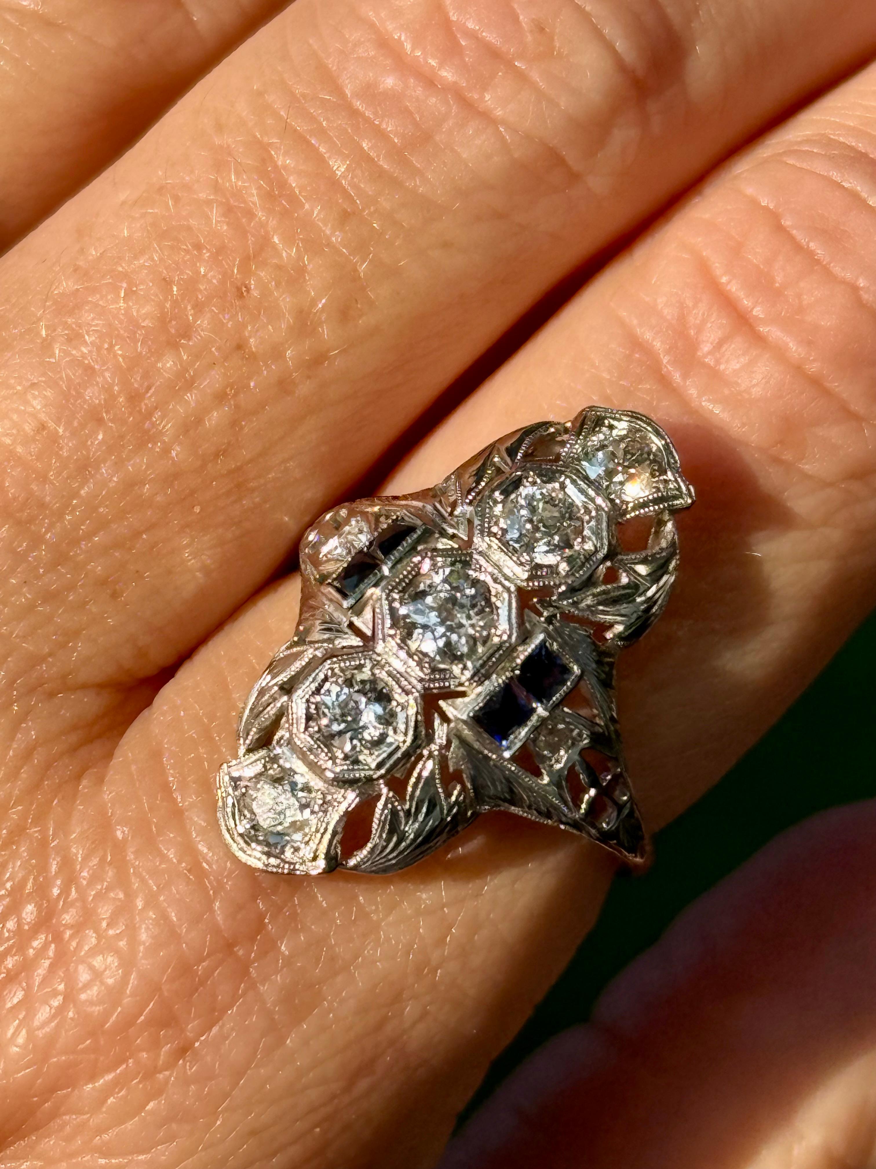 Bague cocktail Art déco ancienne en or 18 carats avec saphirs et diamants de 1,5 carat poids total, années 1920 en vente 10