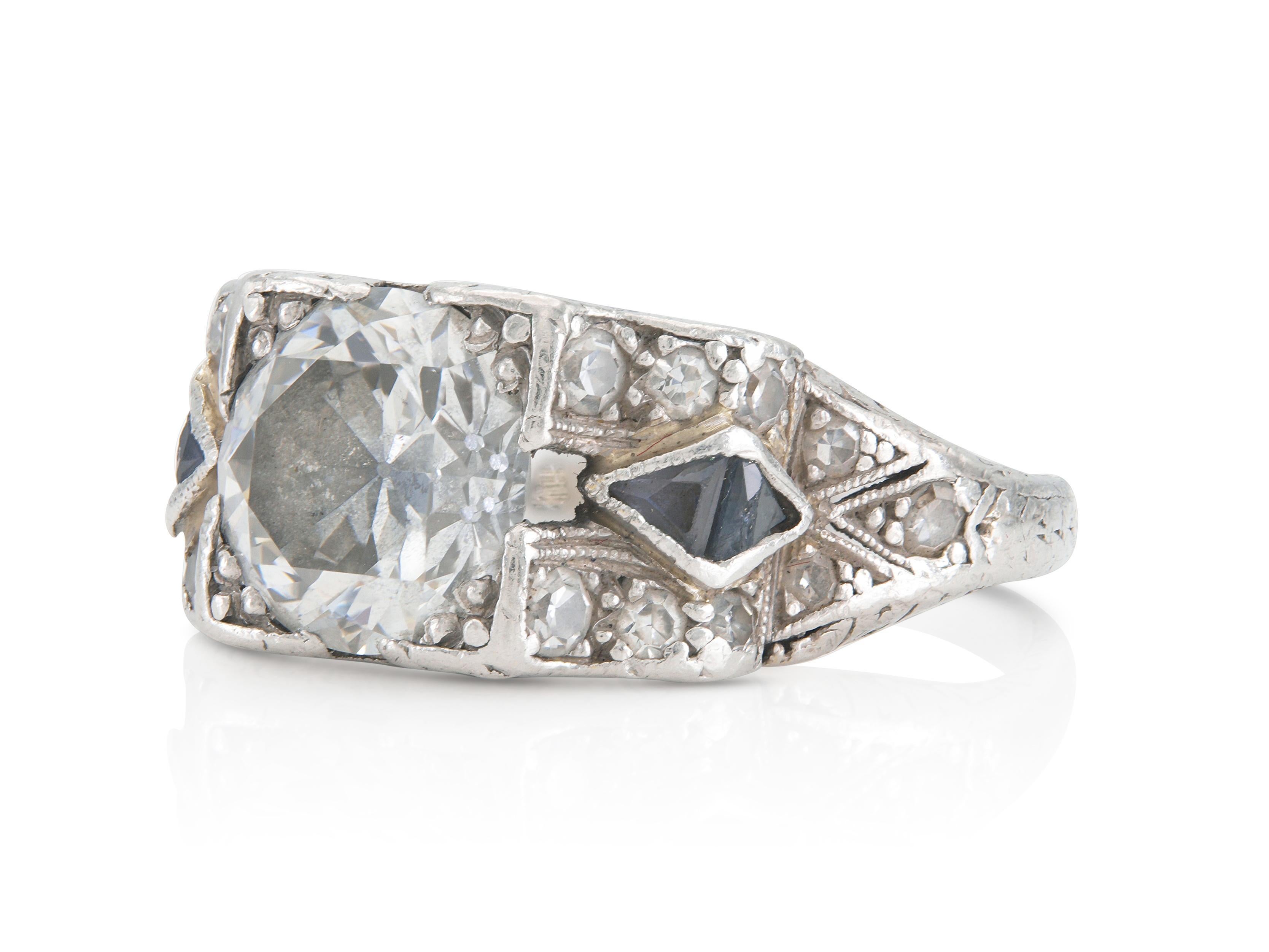 Finement réalisée en platine avec un diamant central de taille européenne pesant 1,62 carats, de couleur H-I, pureté VS.
La bague est ornée de petits diamants à taille unique et de saphirs.
Circa 1920s
Taille 4 1/2, redimensionnable