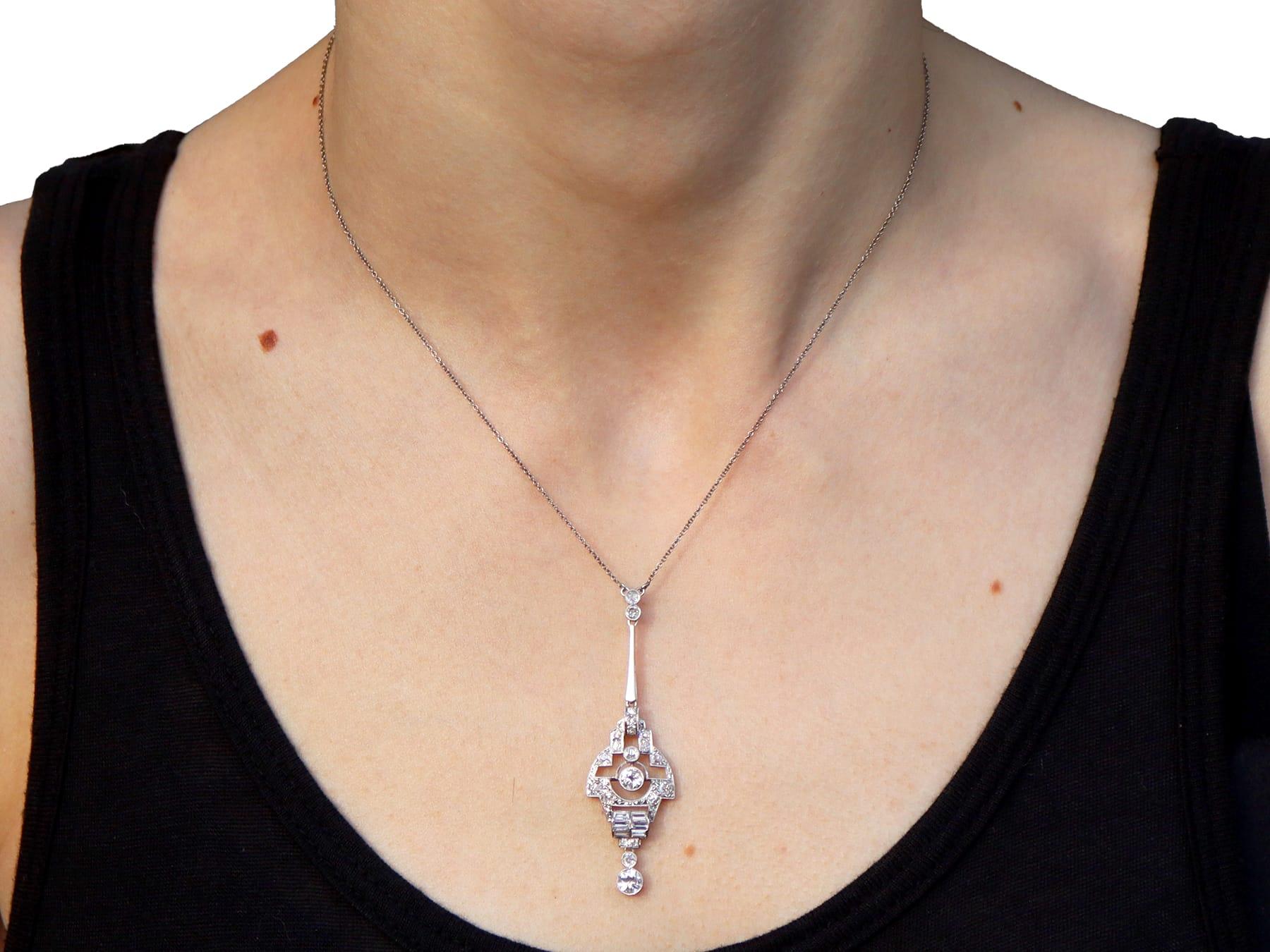 Antique Art Deco 1.67 Carat Diamond and 18k White Gold Pendant Circa 1935 For Sale 3