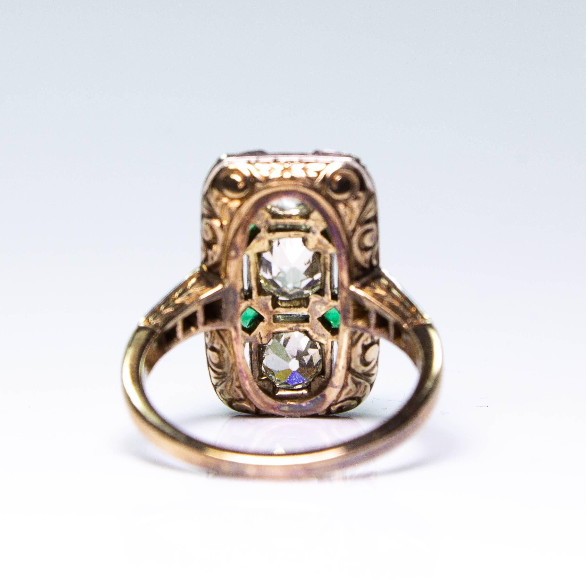 Antique Art Deco 18 Karat Gold 2.27 Carat Diamond and Emerald Ring In Excellent Condition In Miami, FL