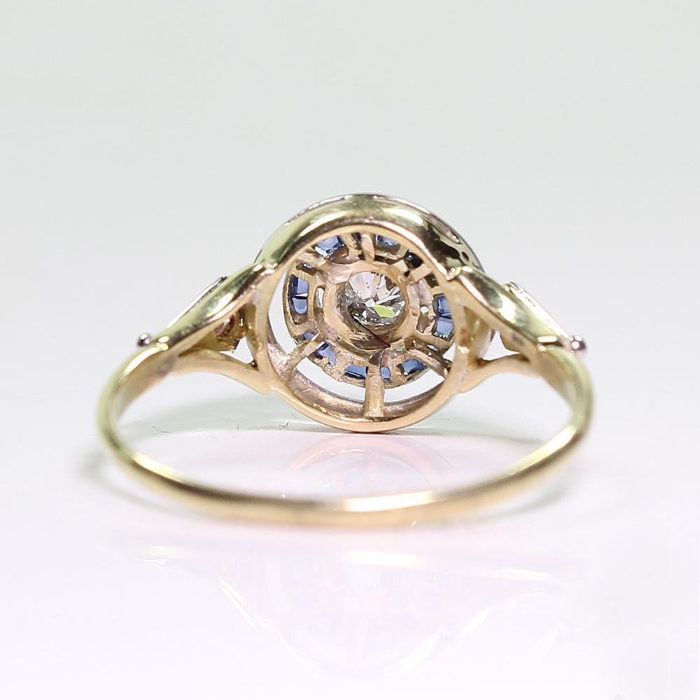 Antique Art Deco 18 Karat Gold Diamond and Sapphire Ring In Excellent Condition In Miami, FL