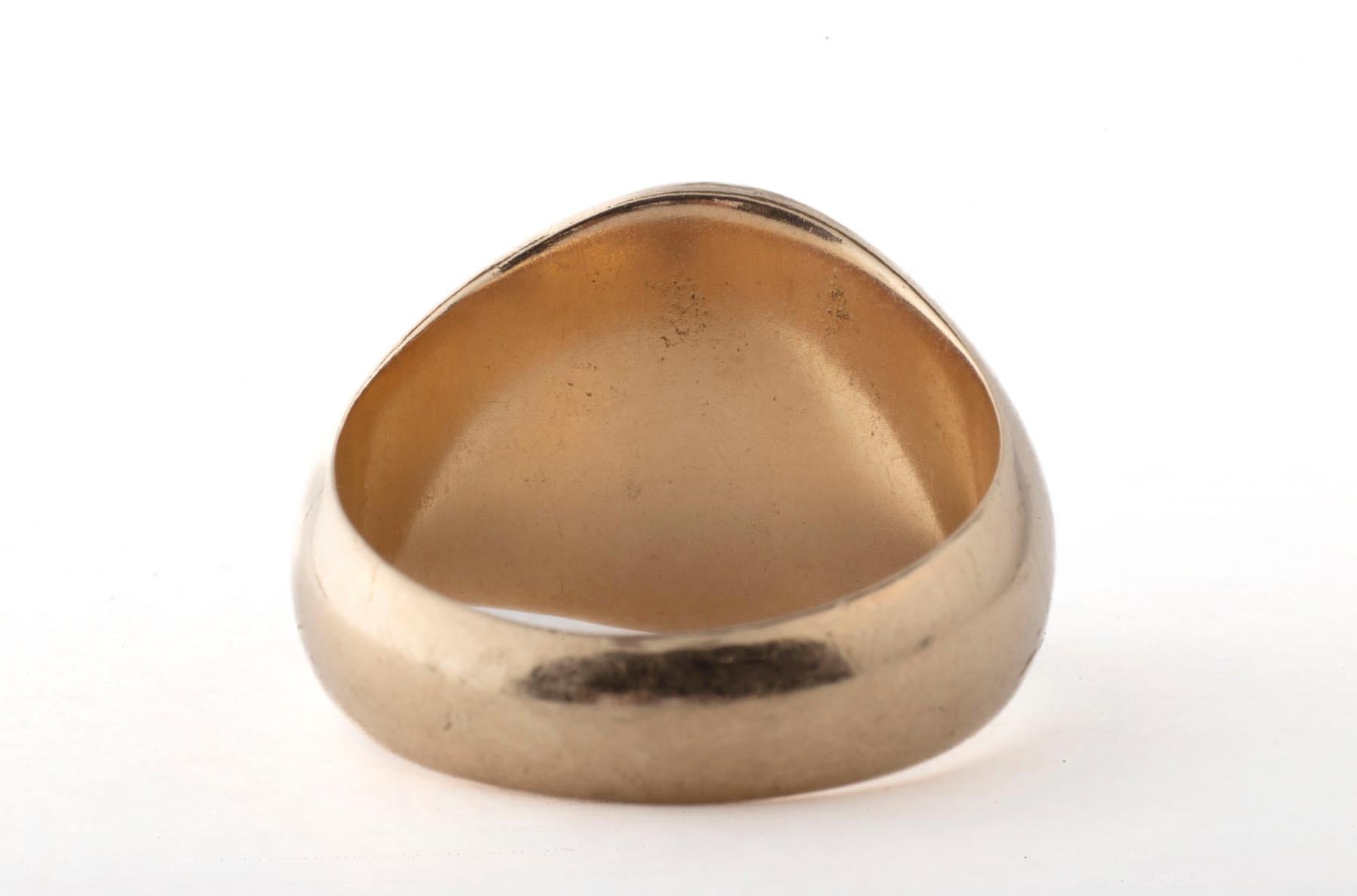 Antique Art Deco 18 Kt French Signet Ring In Excellent Condition For Sale In Stamford, CT