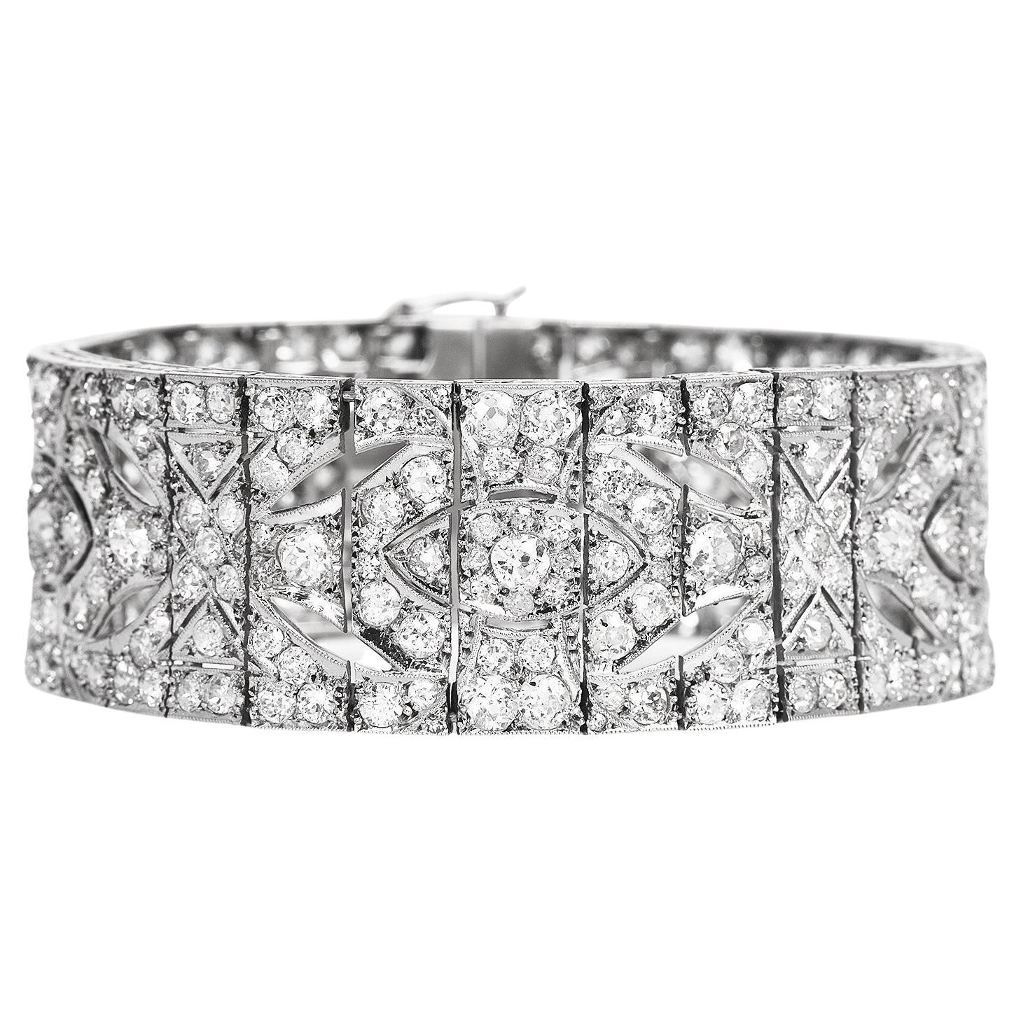 Antique Art Deco 18.58 Cartats Diamond Platinum Wide Link 1920's Bracelet