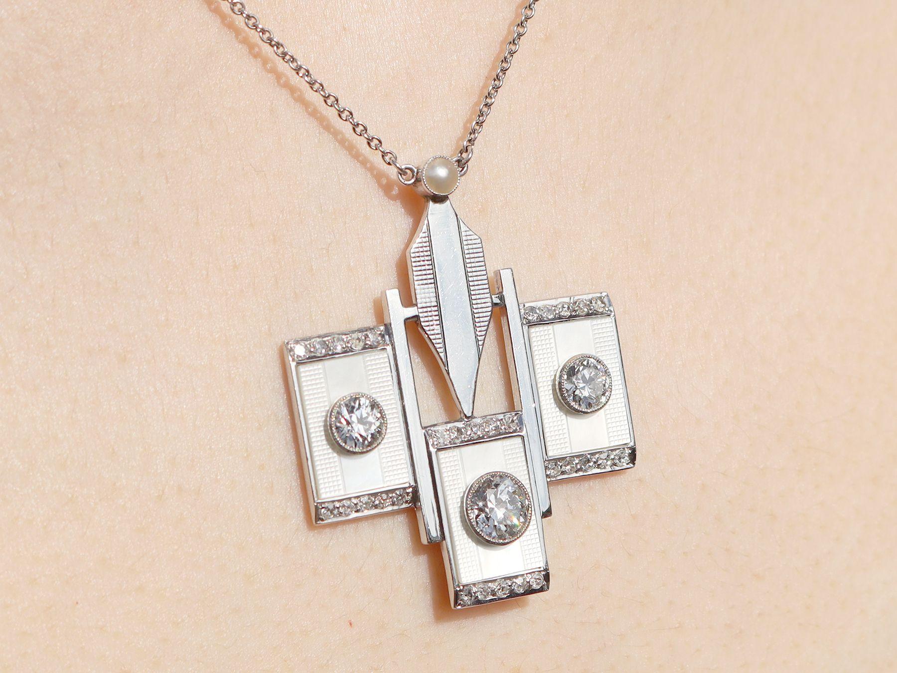 Art Deco 1.87 Carat Diamond Mother of Pearl White Gold Pendant For Sale 6