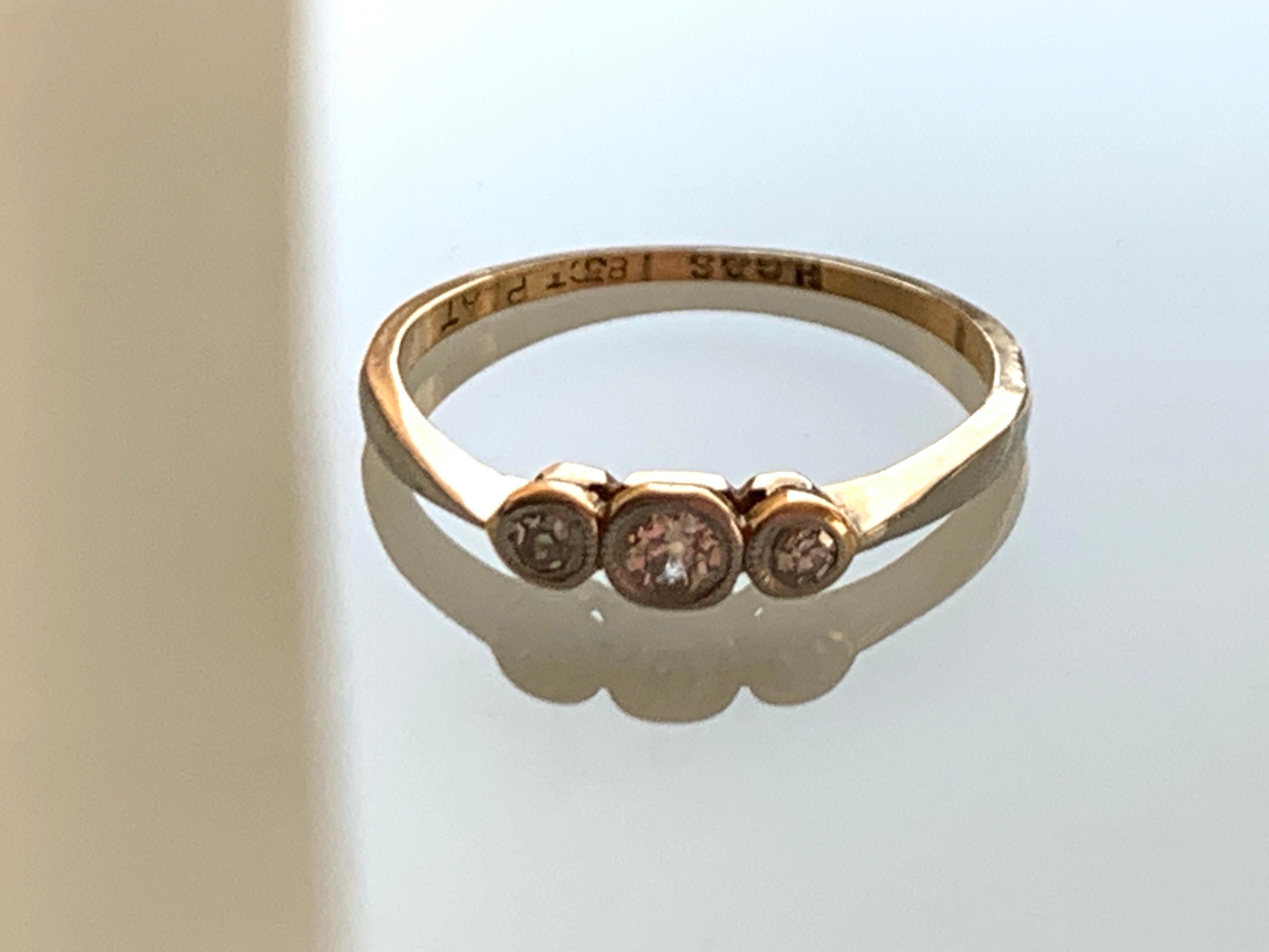 Women's Antique Art Deco 18ct 750 Gold 0.10 Carat Diamond Ring