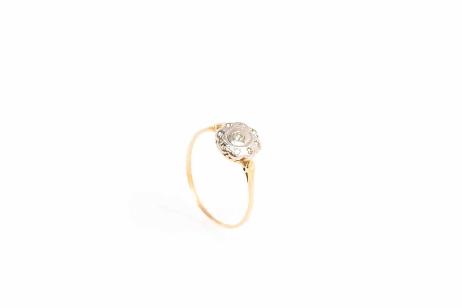 Antique Art Deco 18ct Gold Diamond Daisy Ring In Good Condition For Sale In Portland, GB