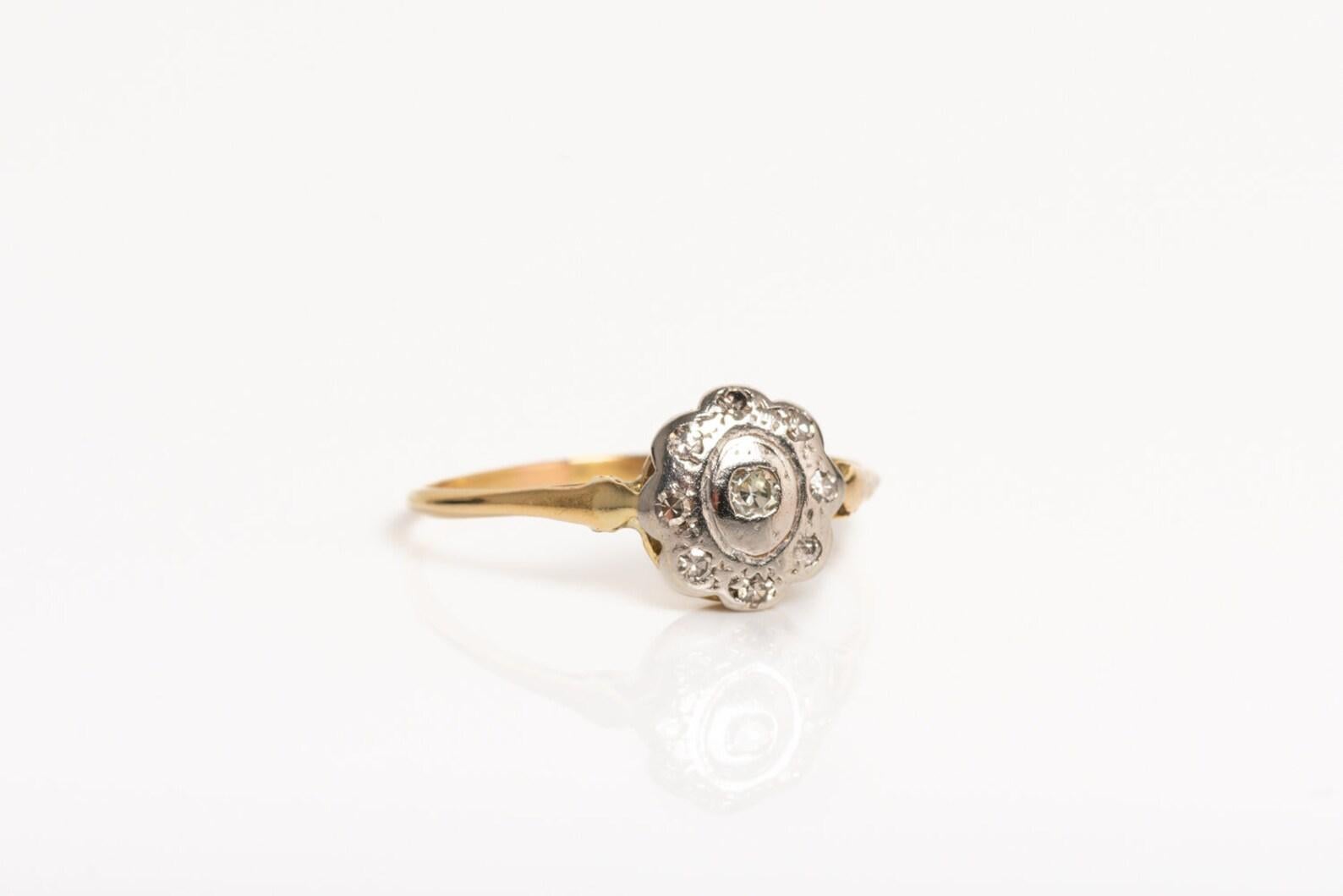 Women's Antique Art Deco 18ct Gold Diamond Daisy Ring For Sale