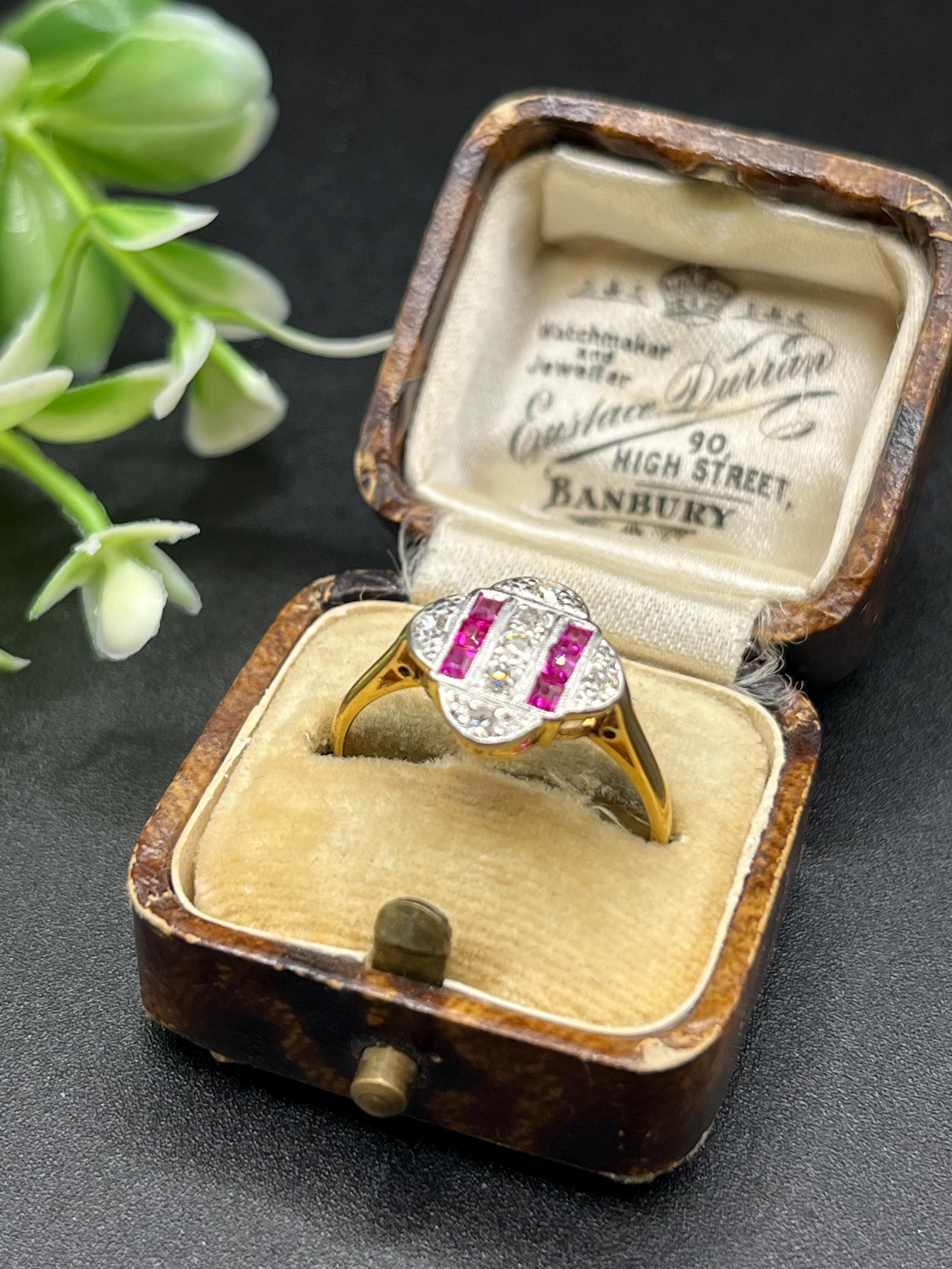 Bague ancienne en or 18ct, rubis et diamants, circa 1920, Art Deco en vente 5