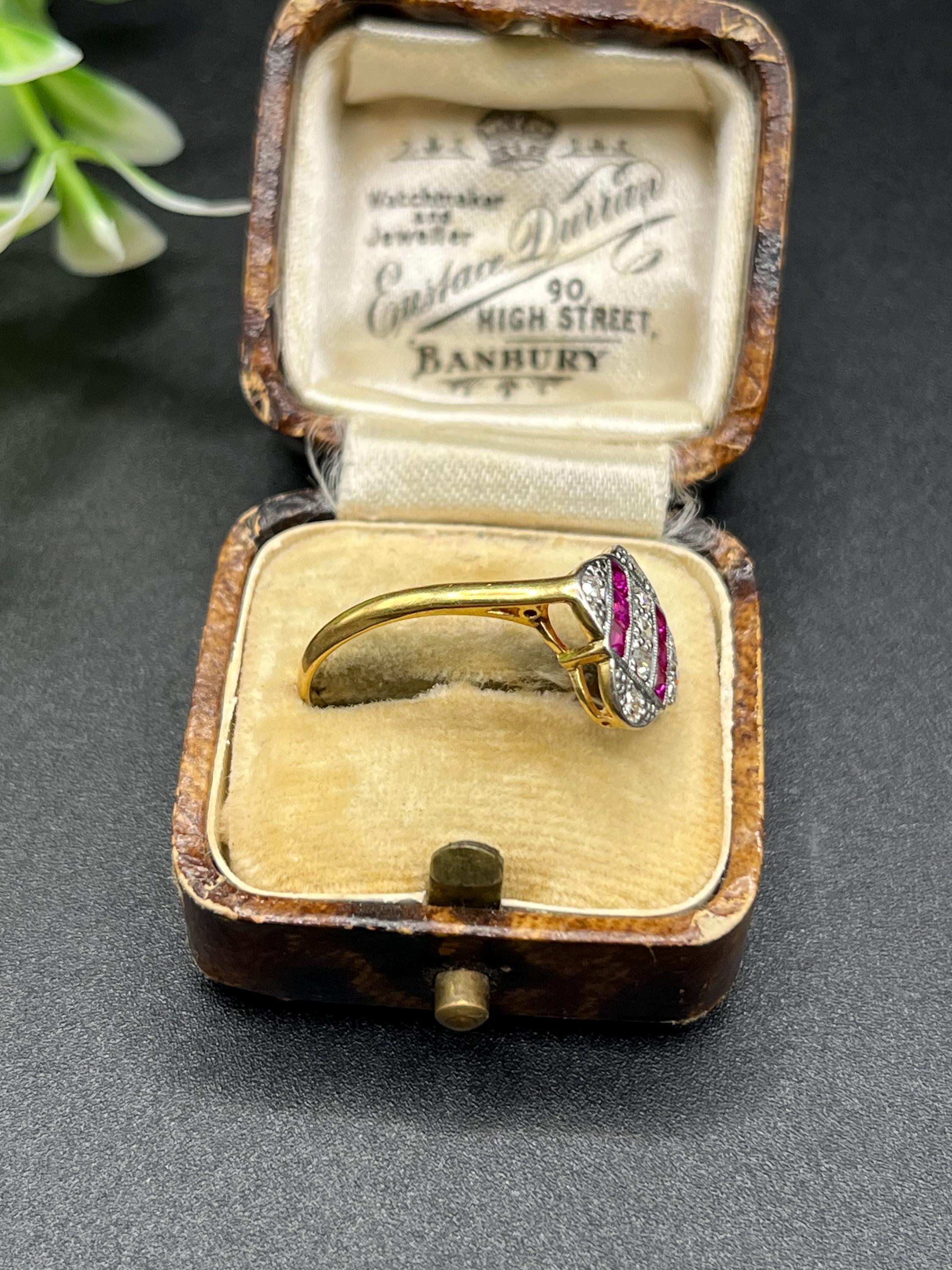 Art déco Bague ancienne en or 18ct, rubis et diamants, circa 1920, Art Deco en vente