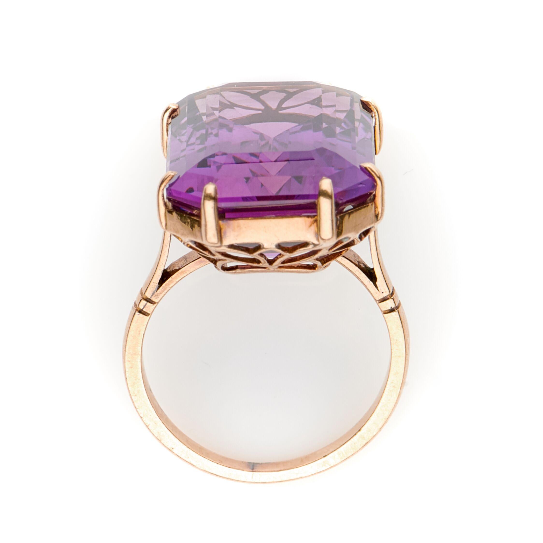 Antique, Art Deco, 18 Carat Yellow Gold, Amethyst Ring In Excellent Condition In Rochford, Essex