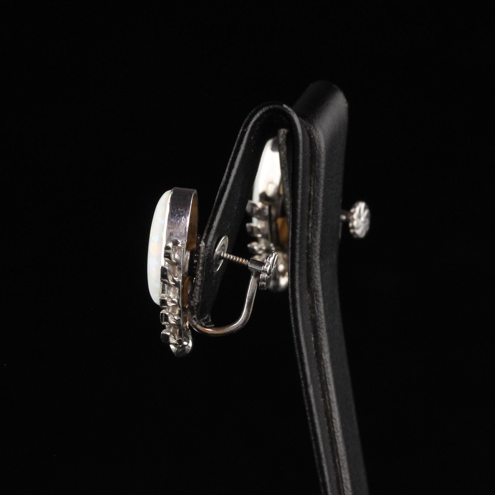 Antike Art-Déco-Ohrringe aus 18 Karat/10 Karat Weißgold mit Opal und Diamant Damen im Angebot