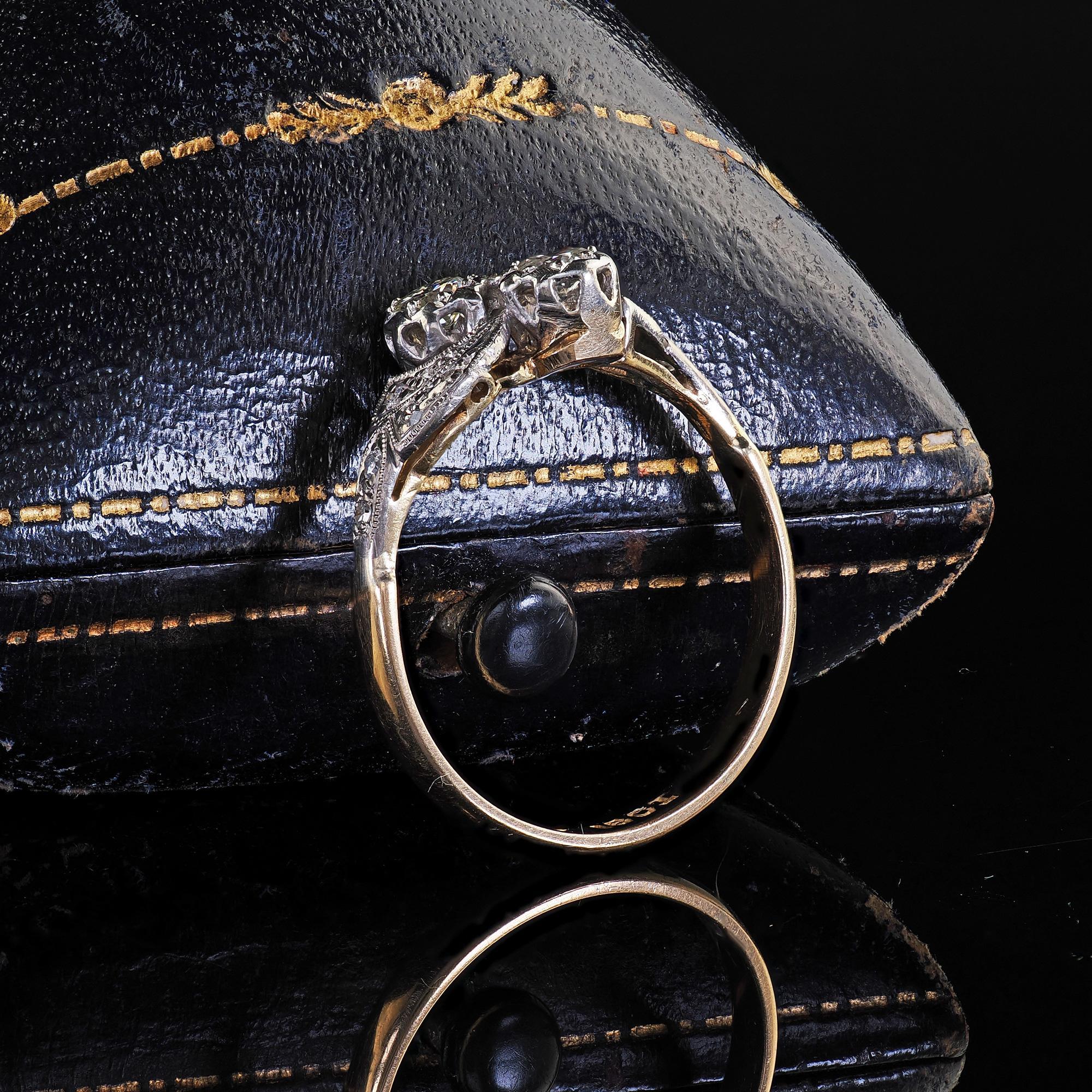 Antiker Art Deco 18K Gold und Platin Altschliff Diamant Toi Et Moi Ring (Art déco) im Angebot