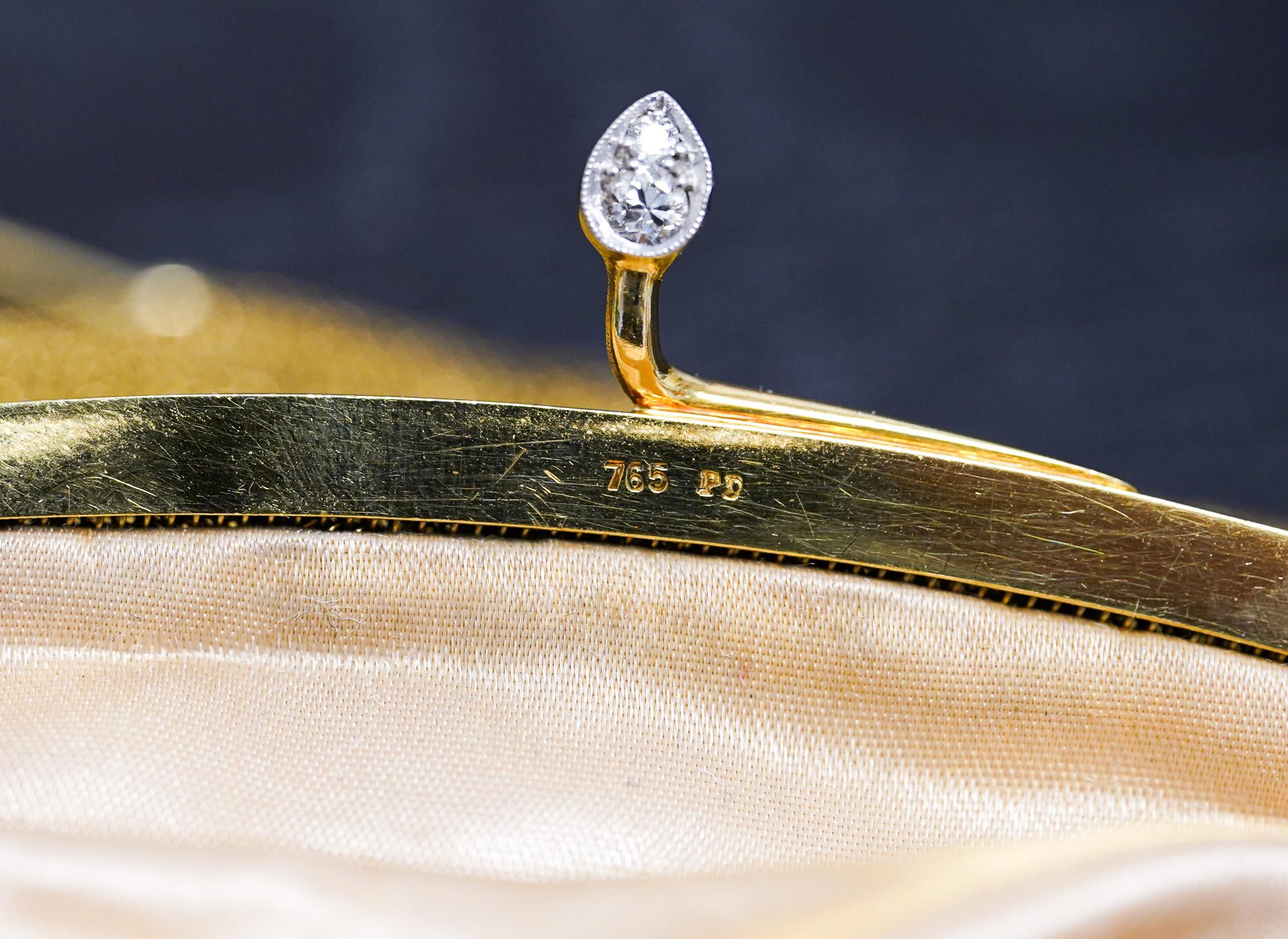 Antike Art-Déco-Abendtasche aus 18 Karat Goldgeflecht im Art déco-Stil mit Smaragd- und Diamantrahmen im Angebot 3
