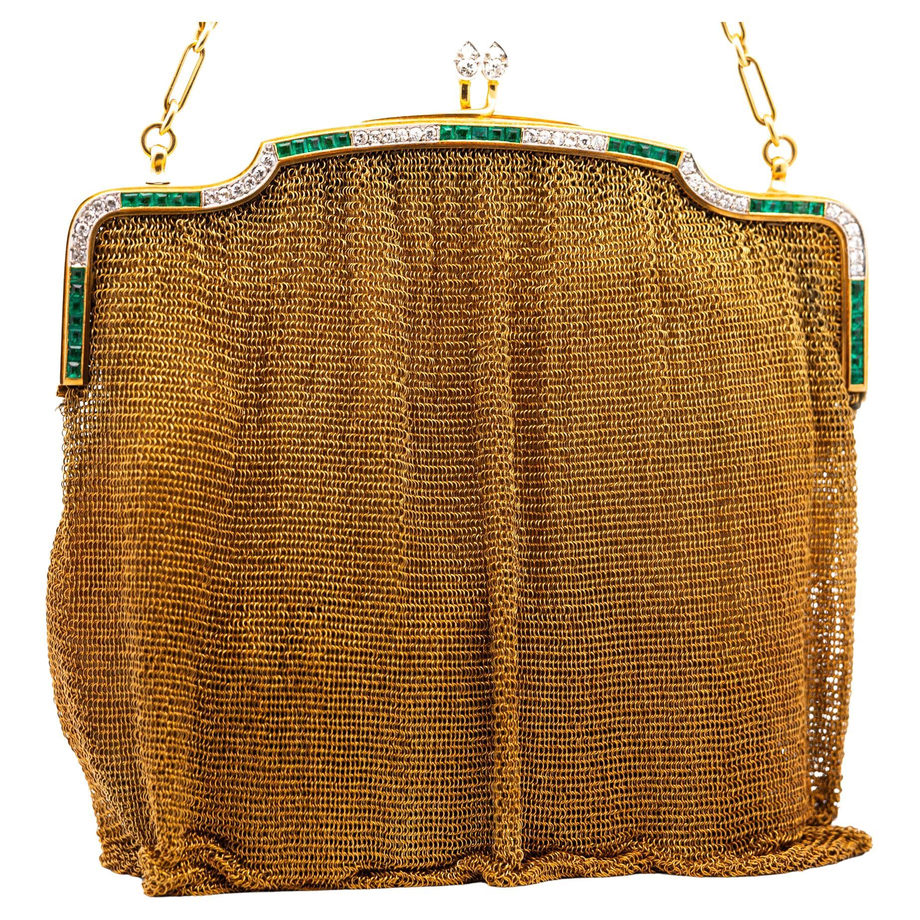 Antique Art Deco 18K Gold Mesh Evening Bag With Emerald and Diamond Frame For Sale