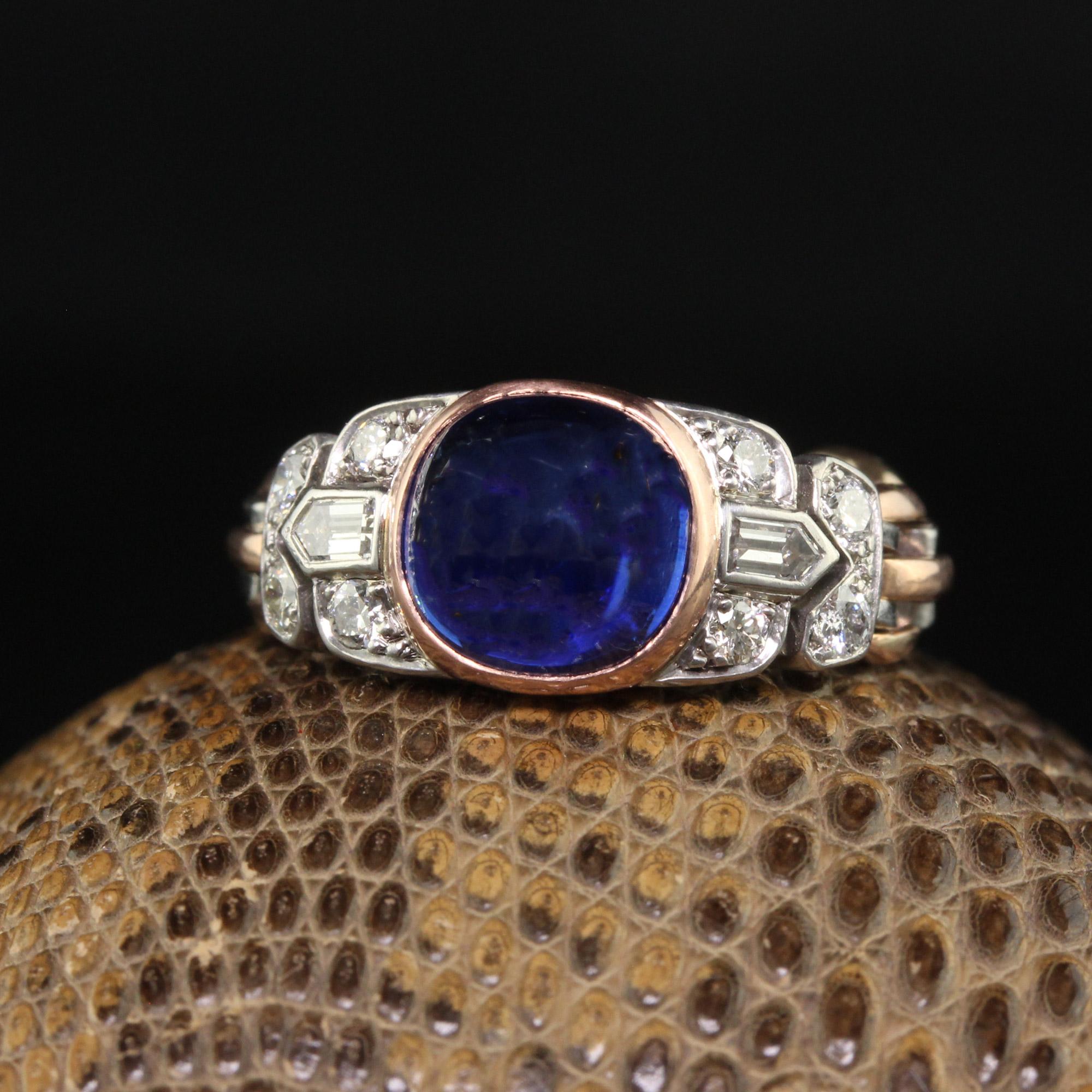 Schöne antike Art Deco 18K Gold Platin Kaschmir Saphir Diamant Flexible Ring - AGL/SSEF/GIA. Dieser prächtige Art-Déco-Ring ist aus 18 Karat Roségold und Platin gefertigt. In der Mitte dieses Rings befindet sich ein natürlicher Zuckerhut-Saphir, für