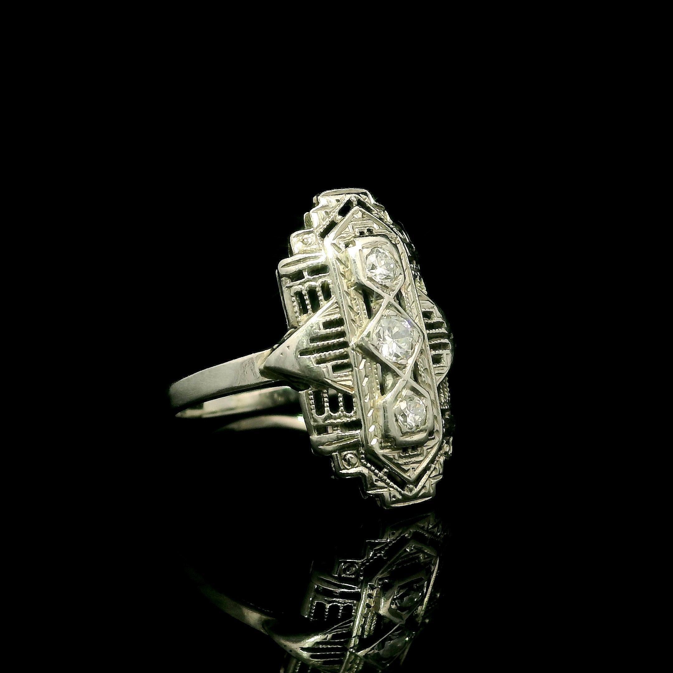 Donna Anello antico Art Deco in oro bianco 18k 0,16ctw con diamanti in filigrana in vendita
