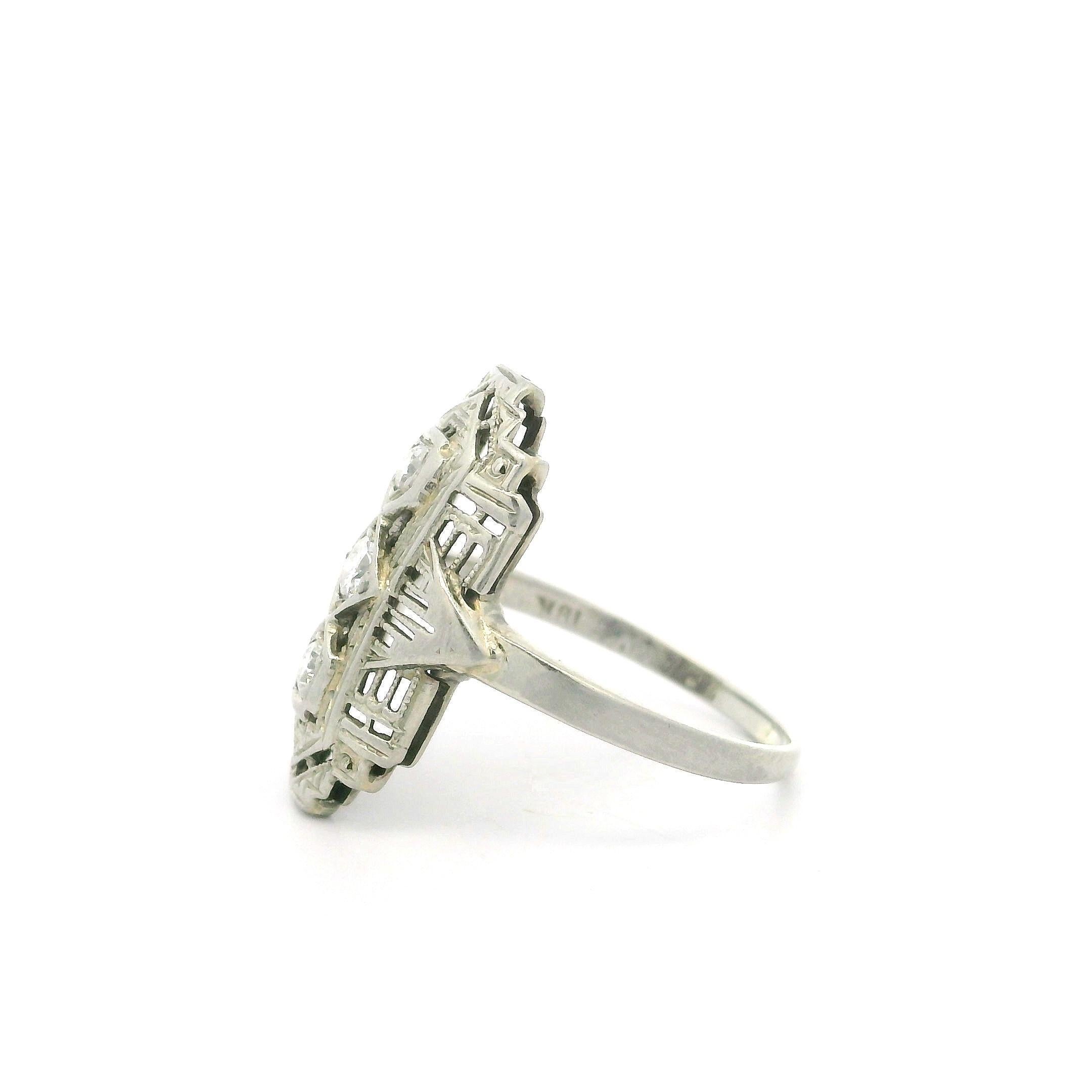 Anello antico Art Deco in oro bianco 18k 0,16ctw con diamanti in filigrana in vendita 3