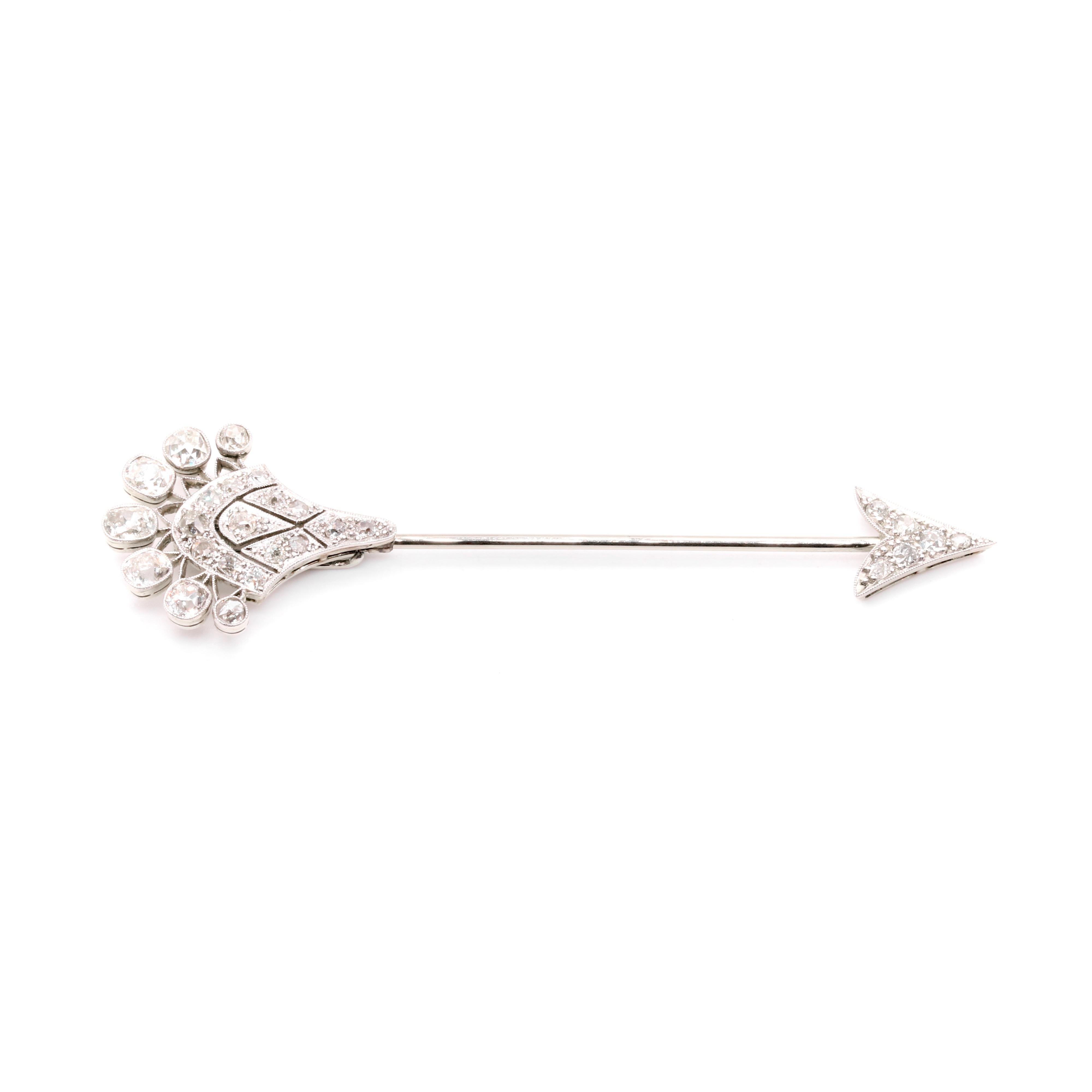 Antique Art Deco 18K White Gold and Platinum 2.2ct Diamond Arrow Jabot Pin In Good Condition For Sale In Staines-Upon-Thames, GB