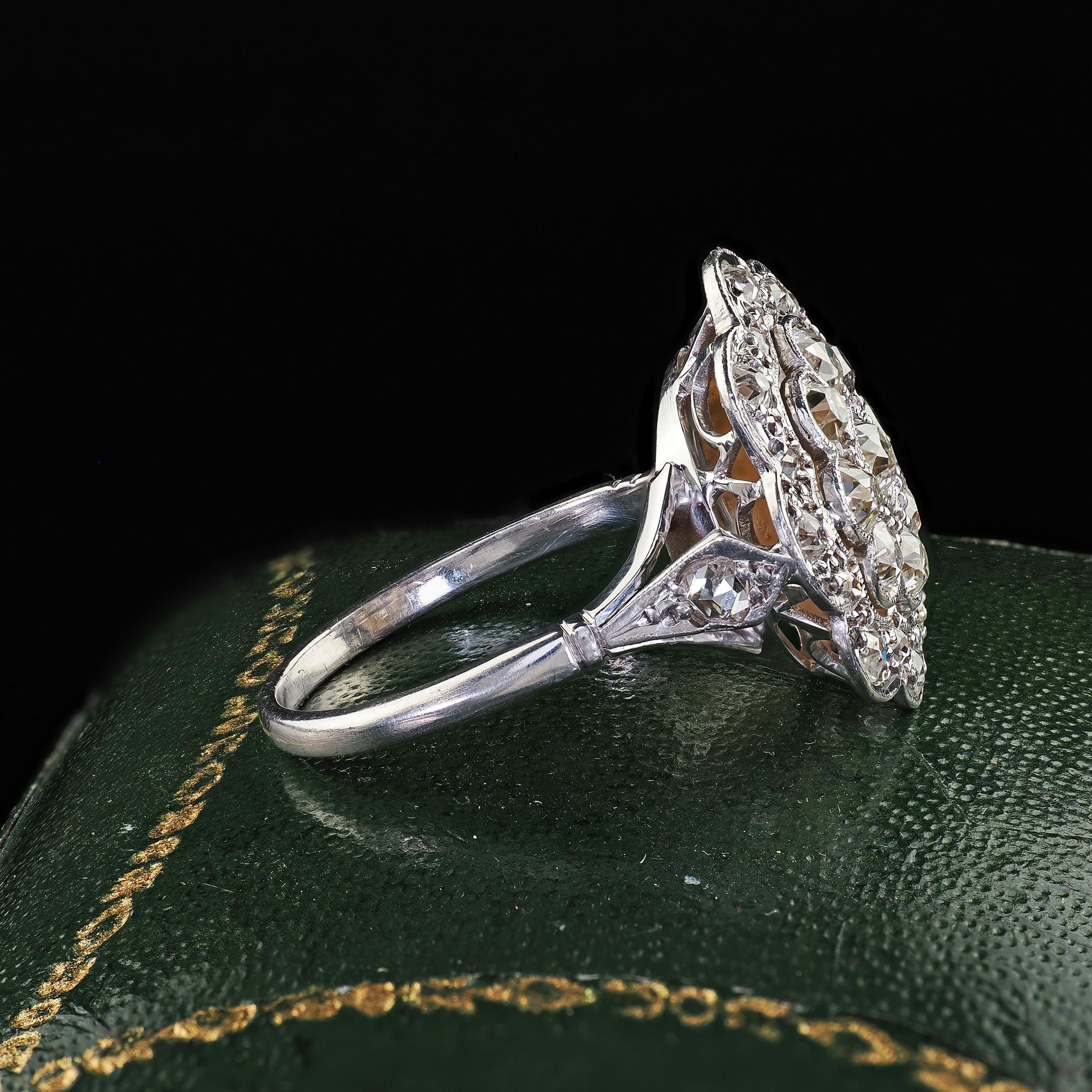 Antiker Art Deco 18K Weißgold und Platin Old Euro Diamond Floral Ring (Alteuropäischer Schliff) im Angebot