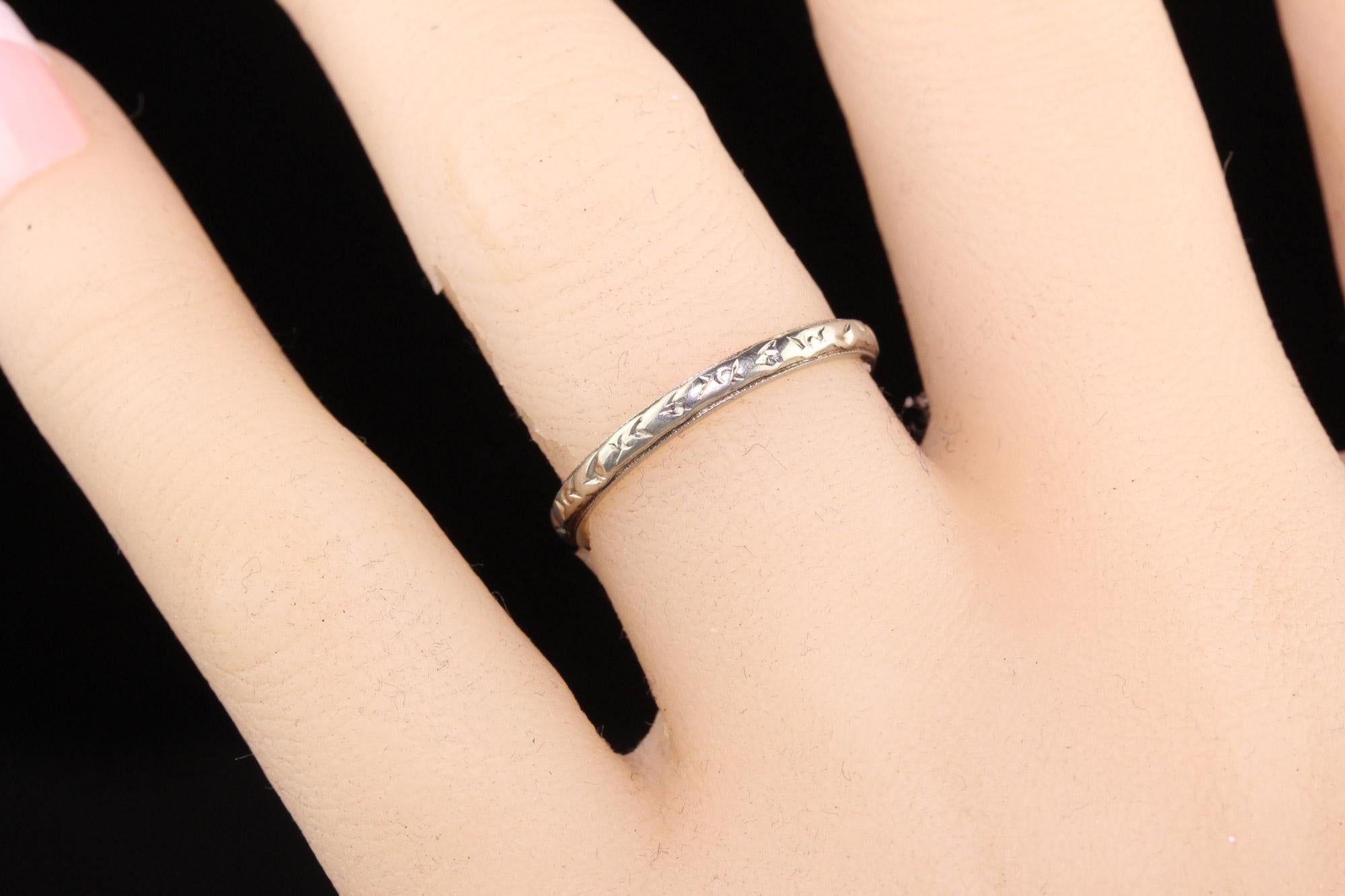 Antique Art Deco 18K White Gold Belais Engraved Wedding Band In Good Condition For Sale In Great Neck, NY