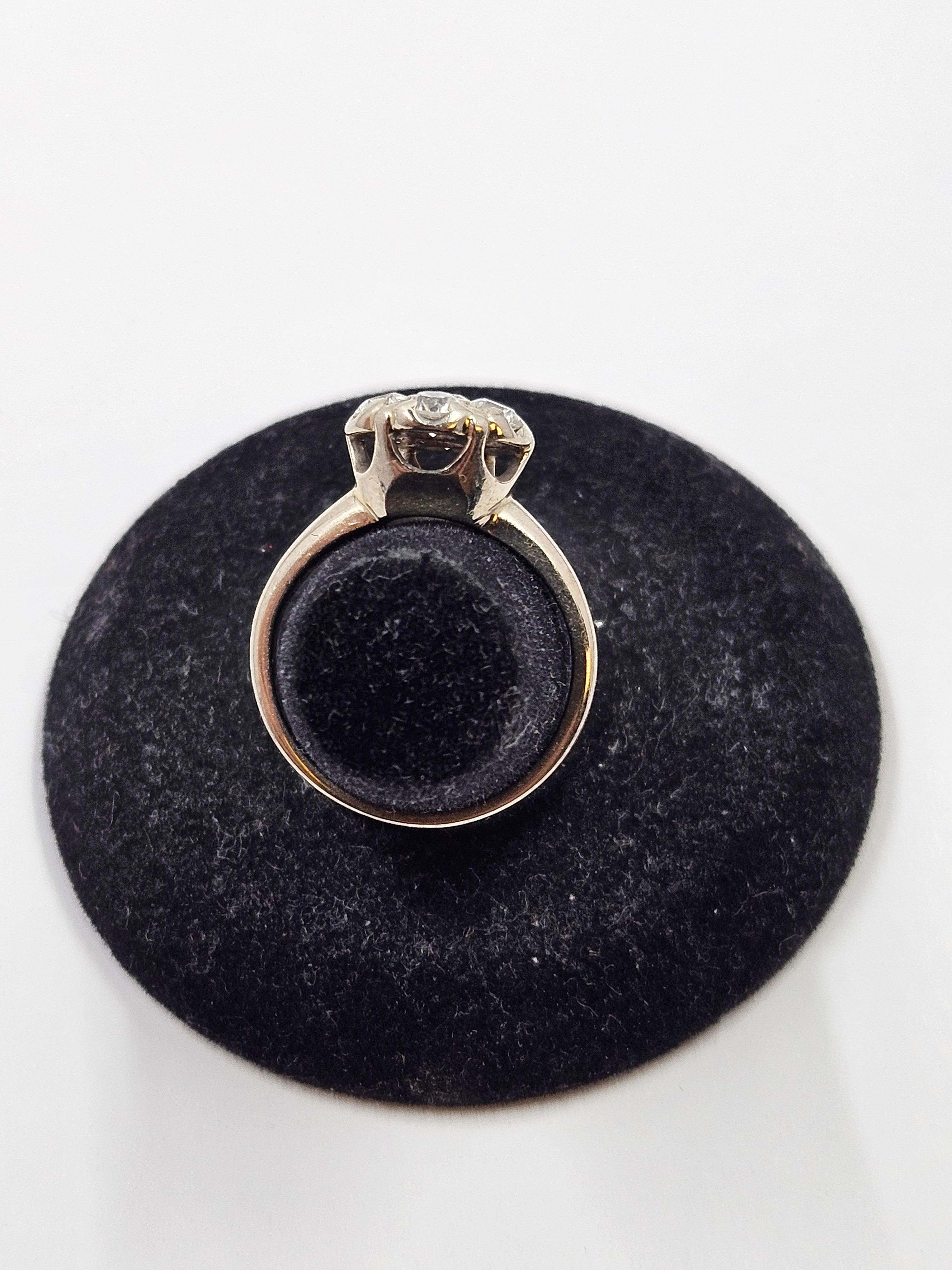 Women's Antique Art Deco 18K White Gold Diamond Cluster Ring For Sale