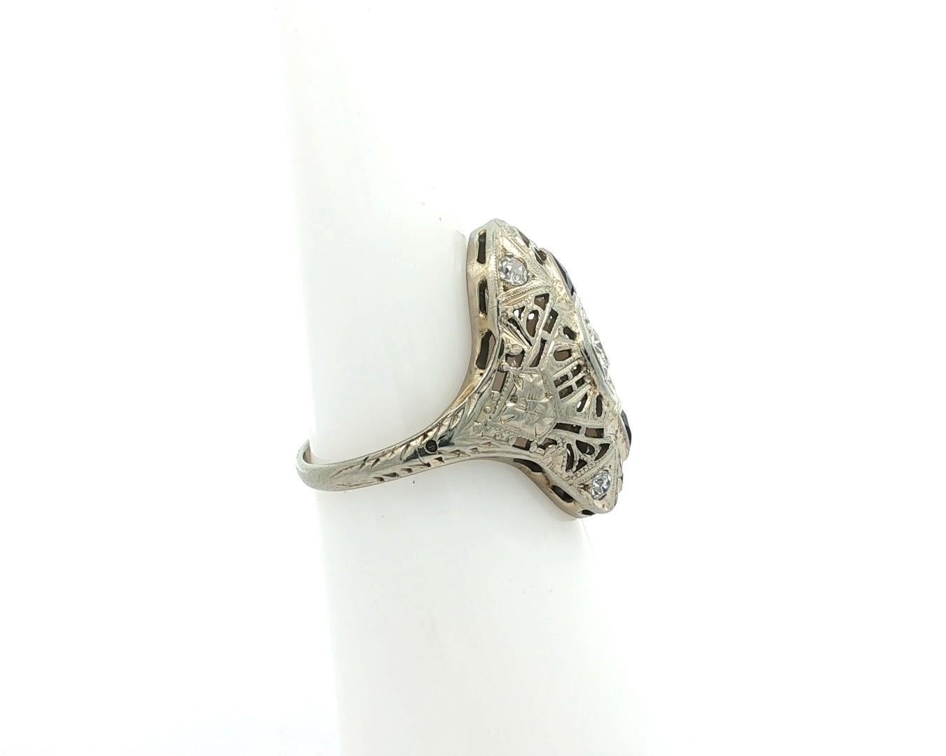 Anello da cena floreale in filigrana di diamanti in oro bianco 18k Art Deco in vendita 4
