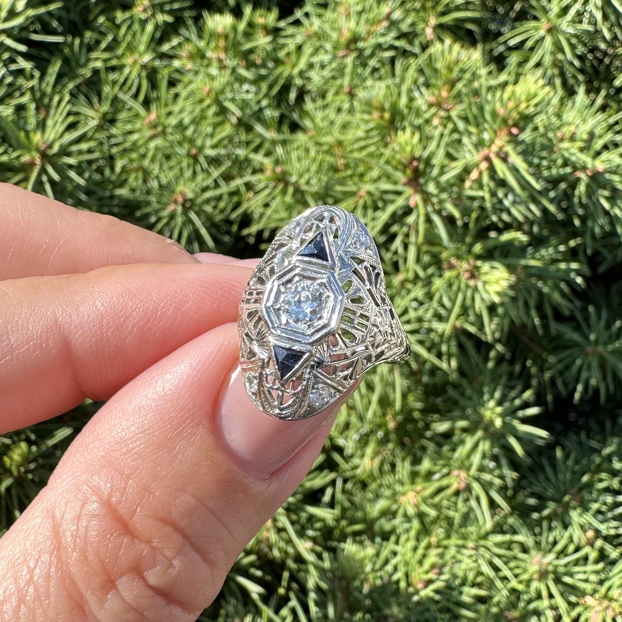 Anello da cena floreale in filigrana di diamanti in oro bianco 18k Art Deco in vendita 6