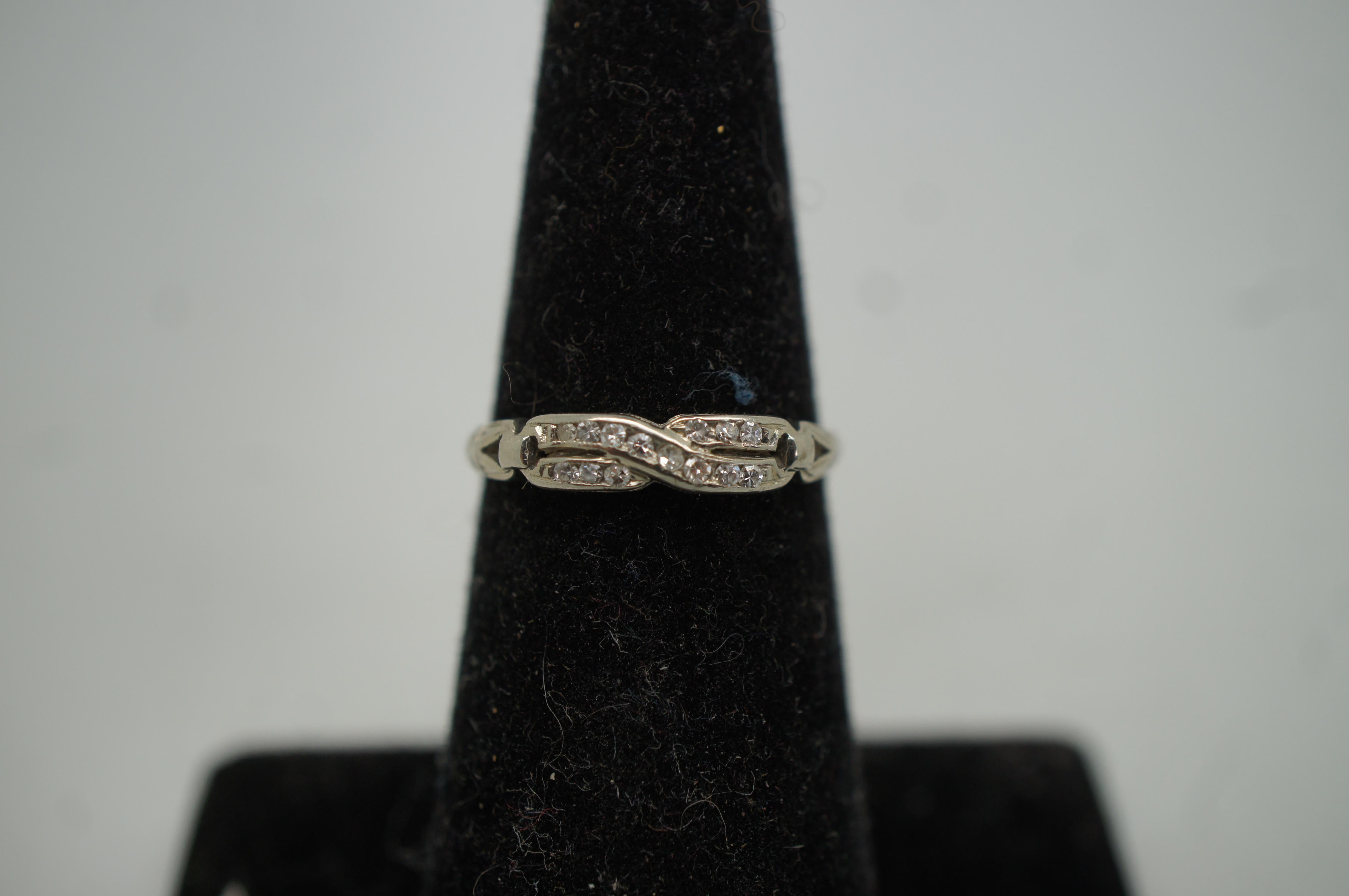 Antique Art Deco 18K White Gold Diamond Infinity Twist Ring Band 1.7g Size 7 For Sale 1