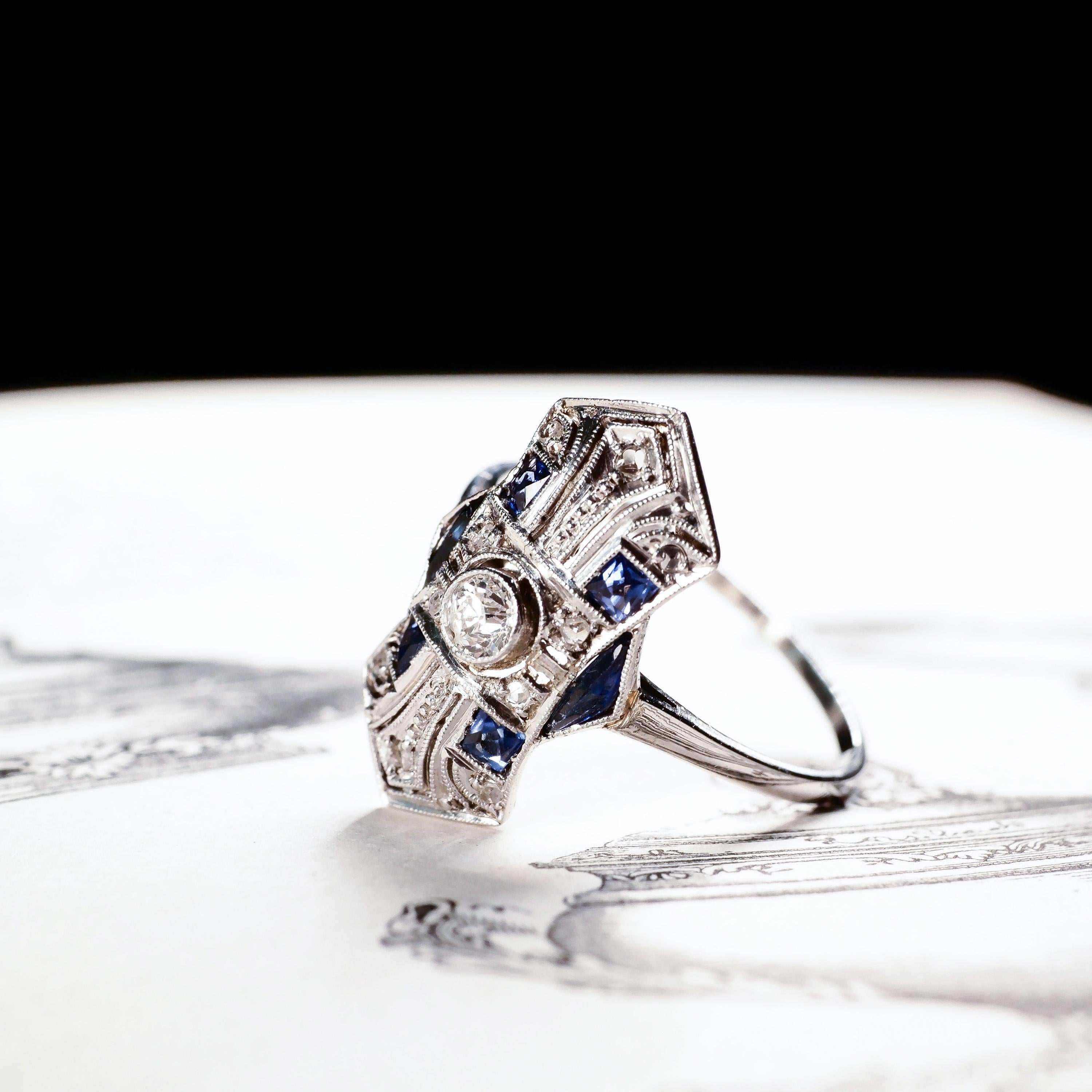 Antique Art Deco 18k White Gold Diamond & Sapphire Ring In Good Condition For Sale In London, GB