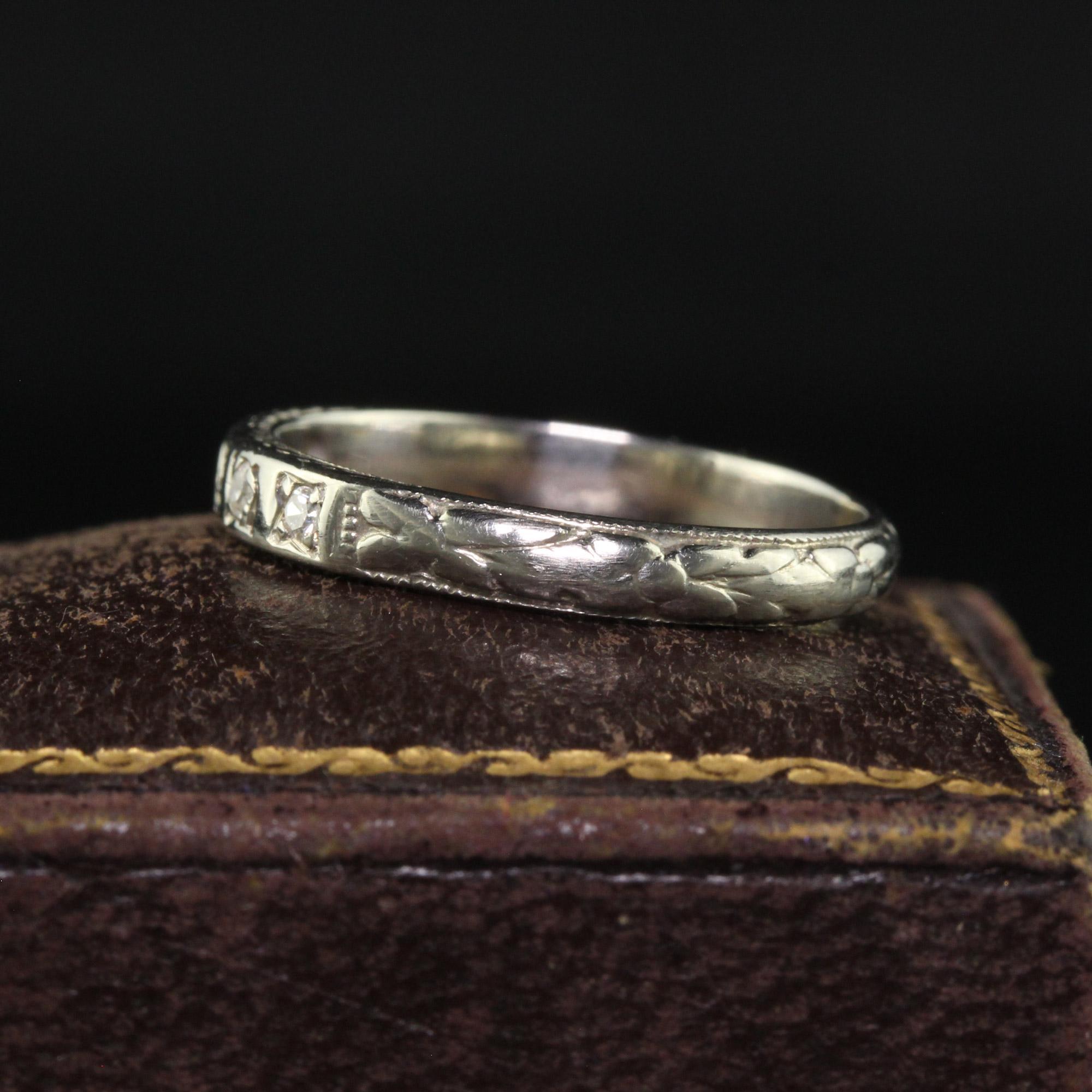 Alliance Art déco ancienne en or blanc 18 carats gravé de diamants - Taille 5 3/4 Pour femmes en vente